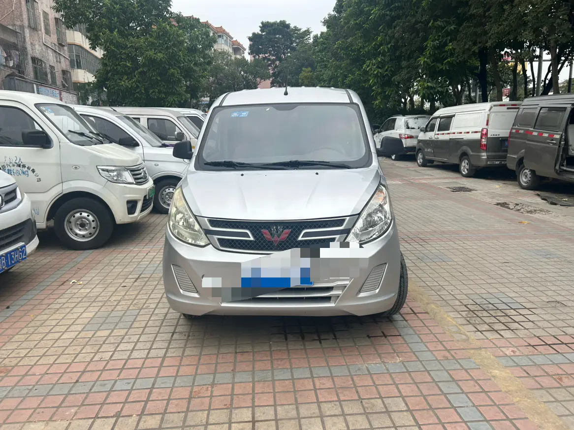 Wuling Rongguang V  из Китая