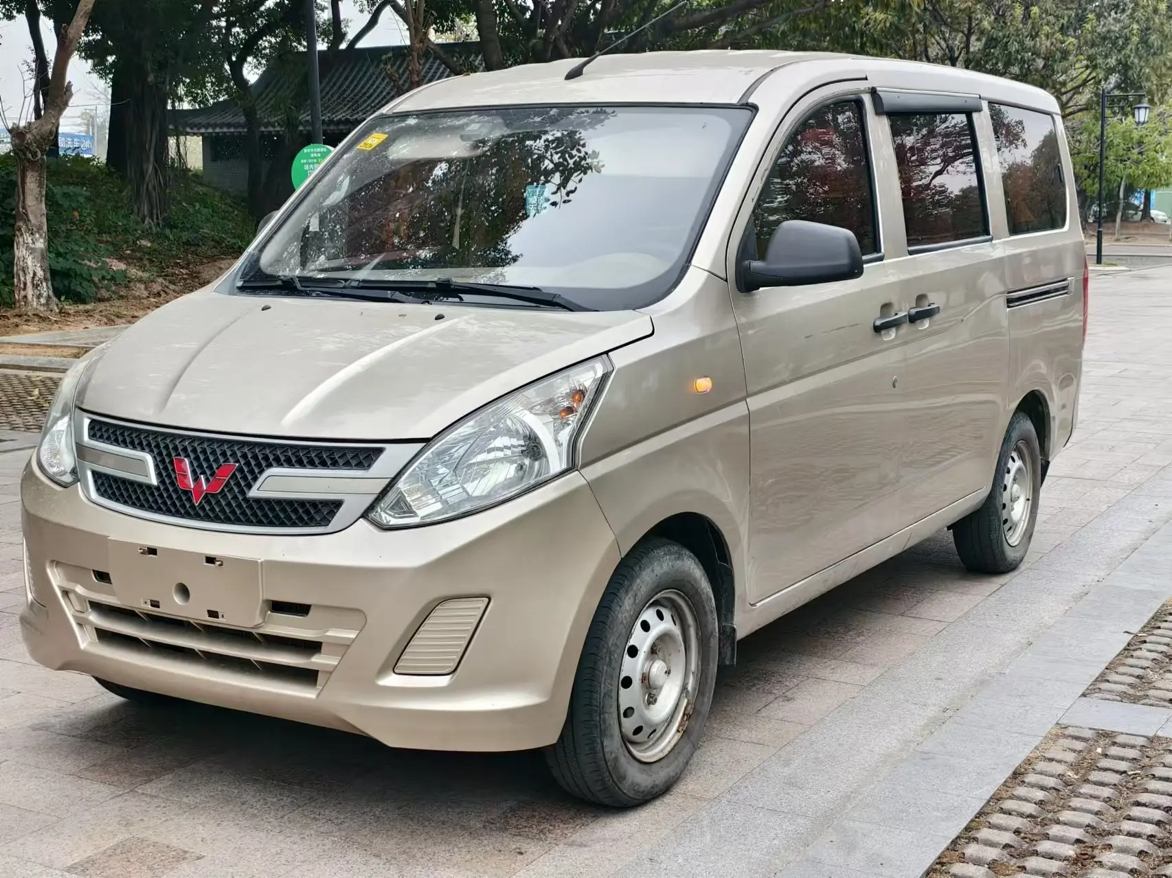 Wuling Rongguang V  из Китая