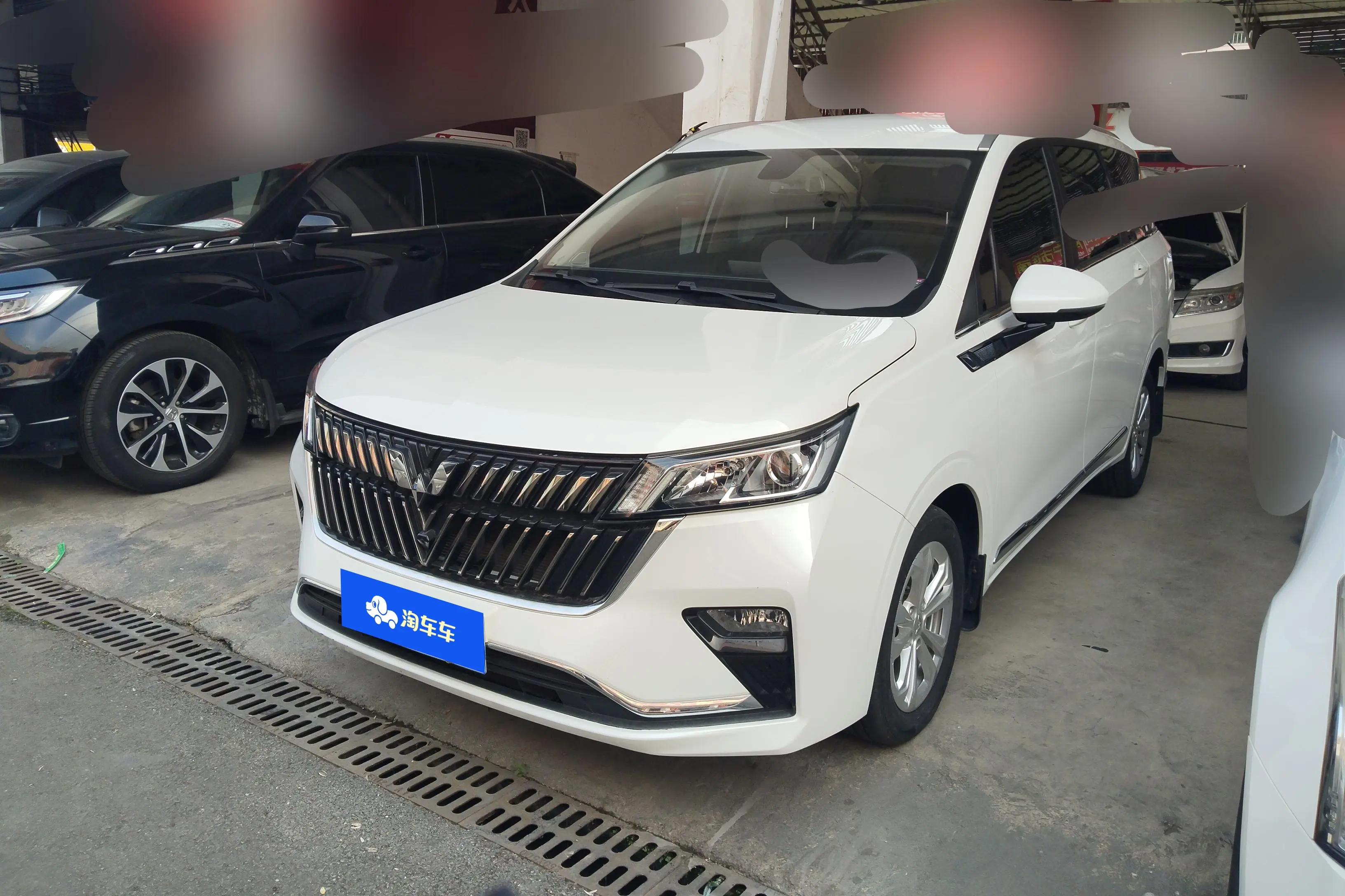 Wuling Jiachen  из Китая