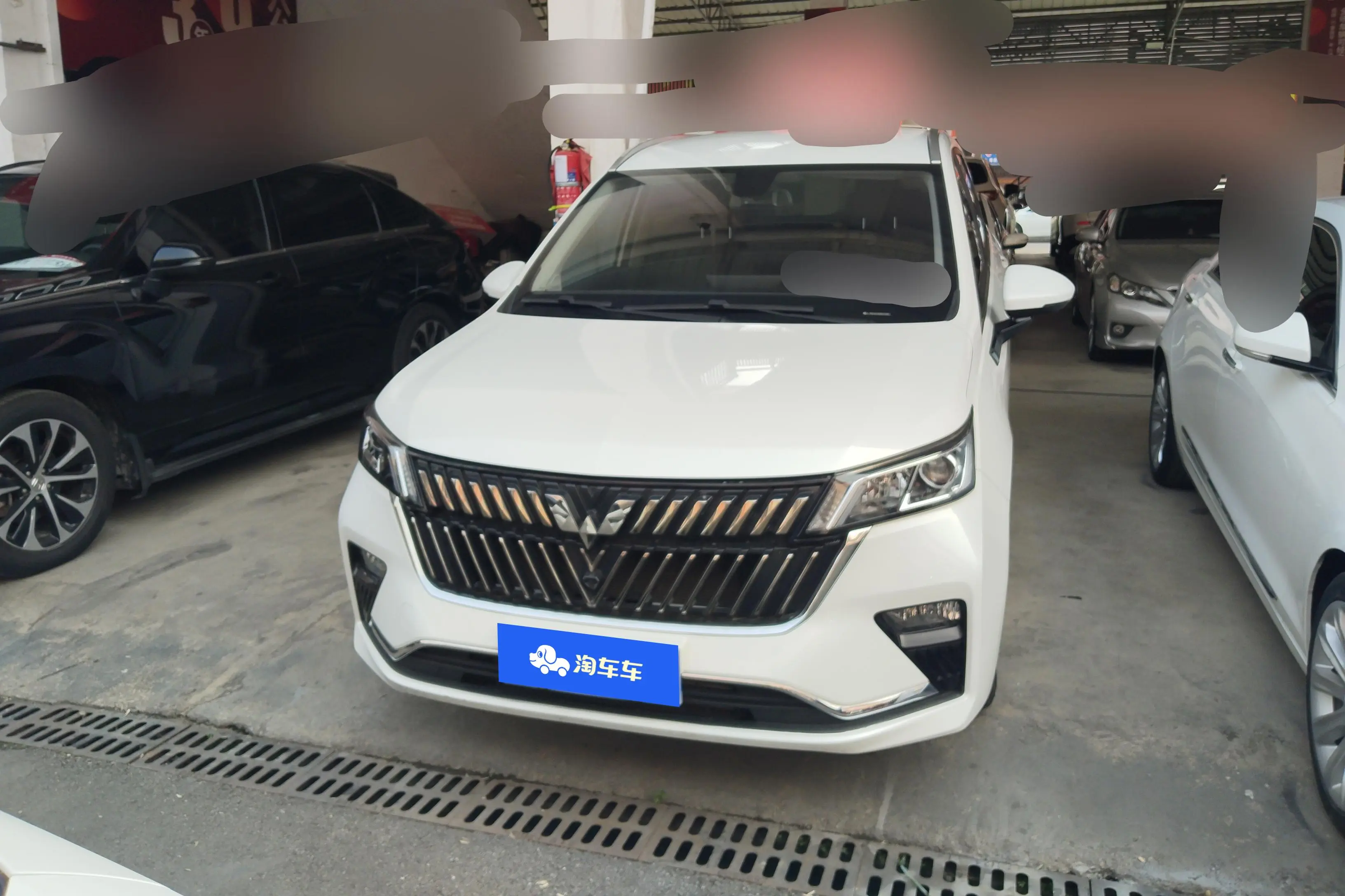 Wuling Jiachen  из Китая