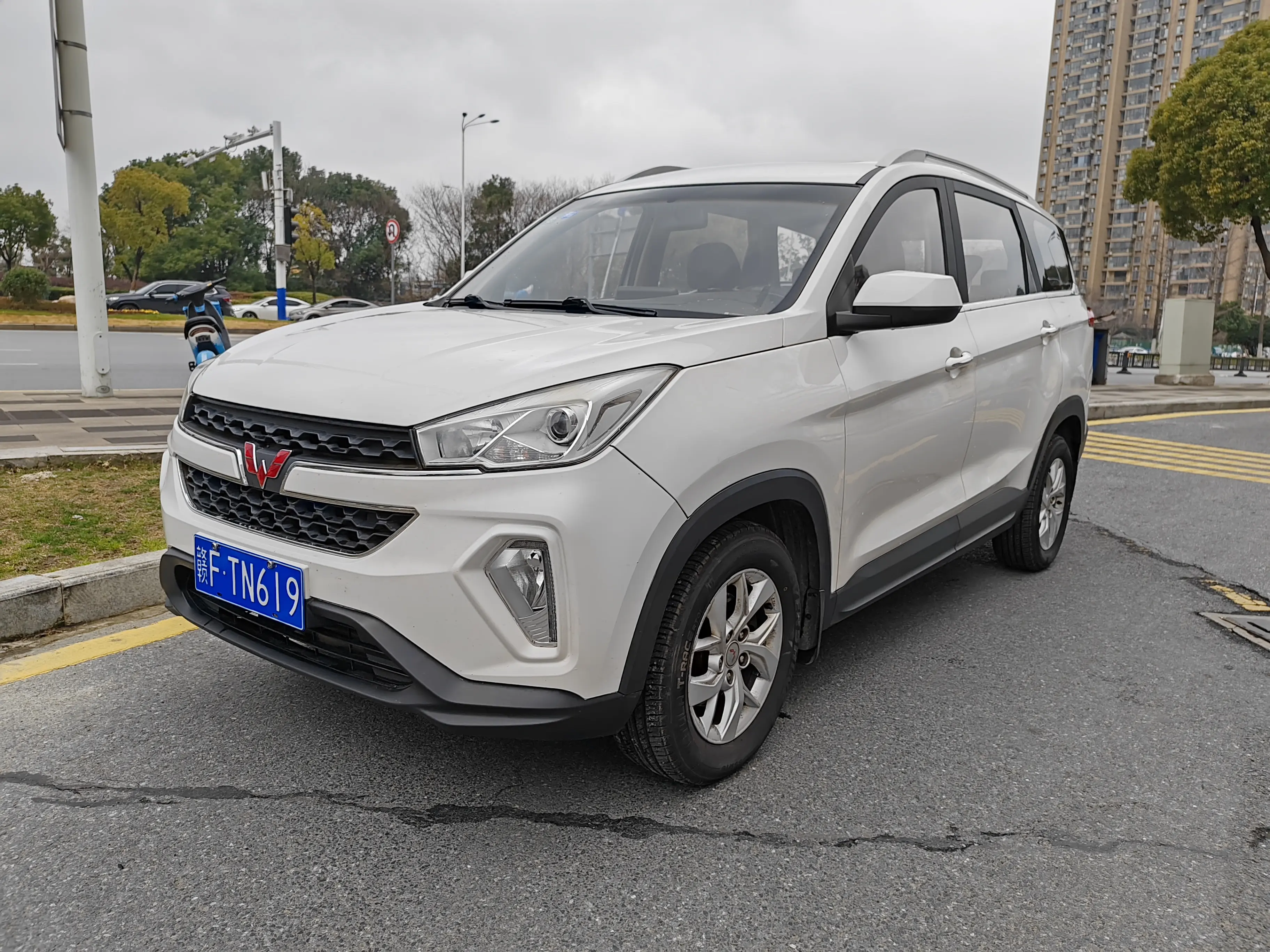 Wuling Hongguang S3  из Китая