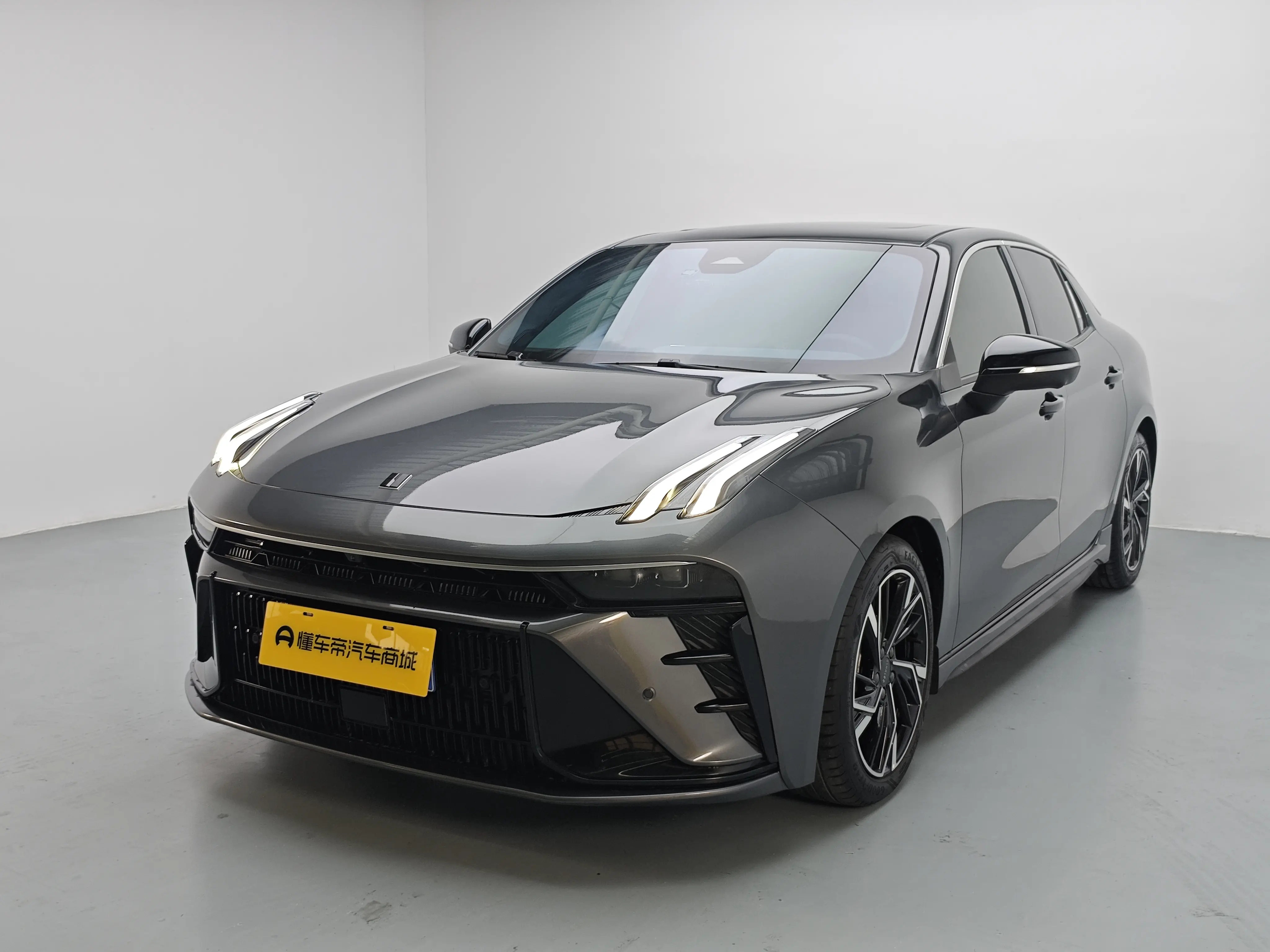 Lynk & Co 03