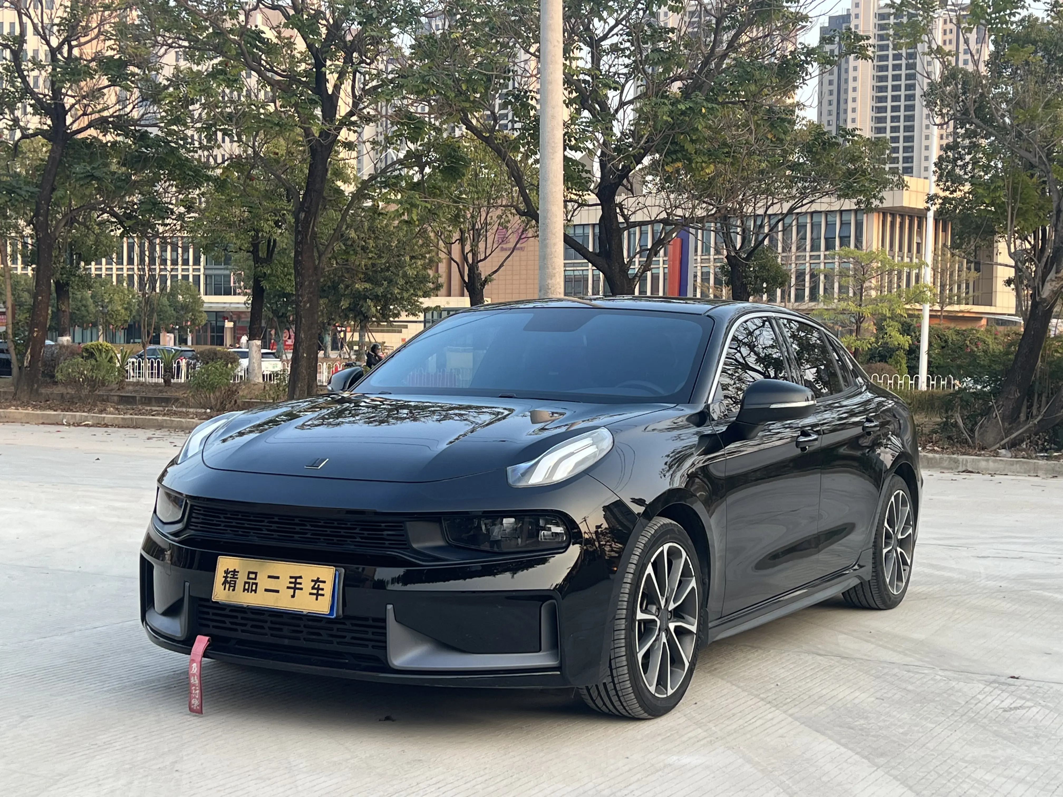 Lynk & Co 03