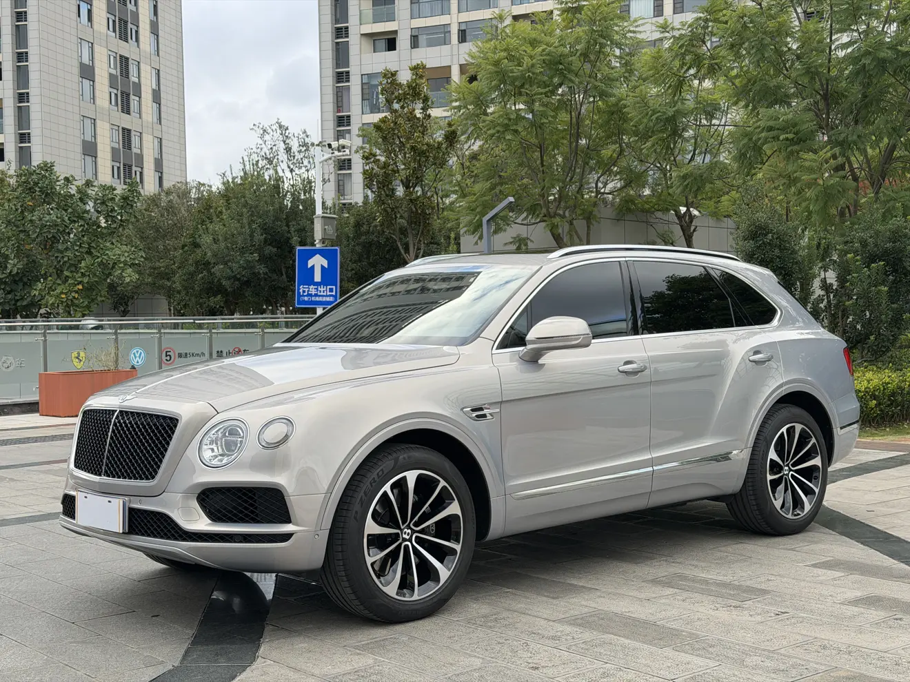 Bentley Bentayga  из Китая