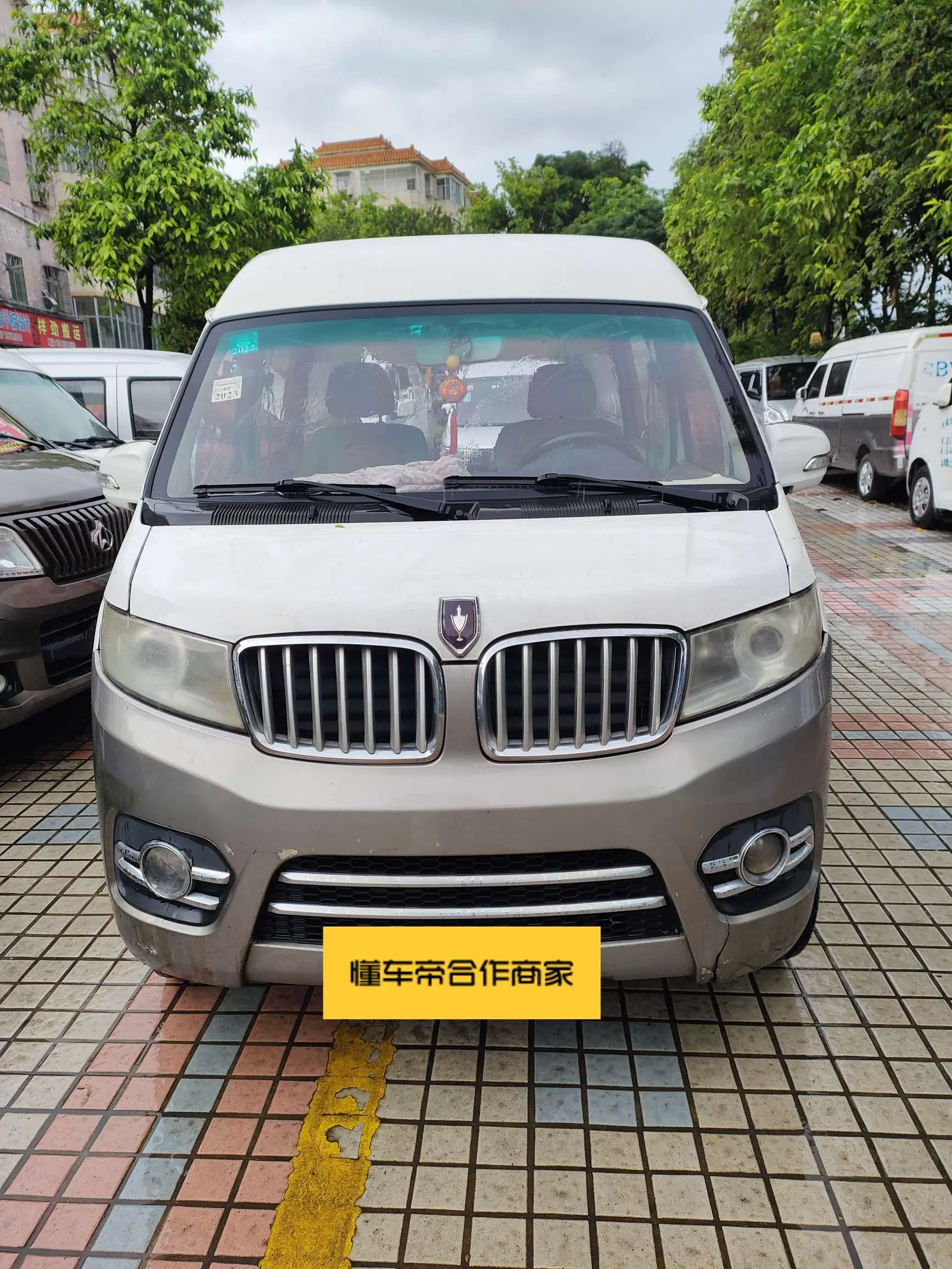 Golden cup New Hiace X30L  из Китая