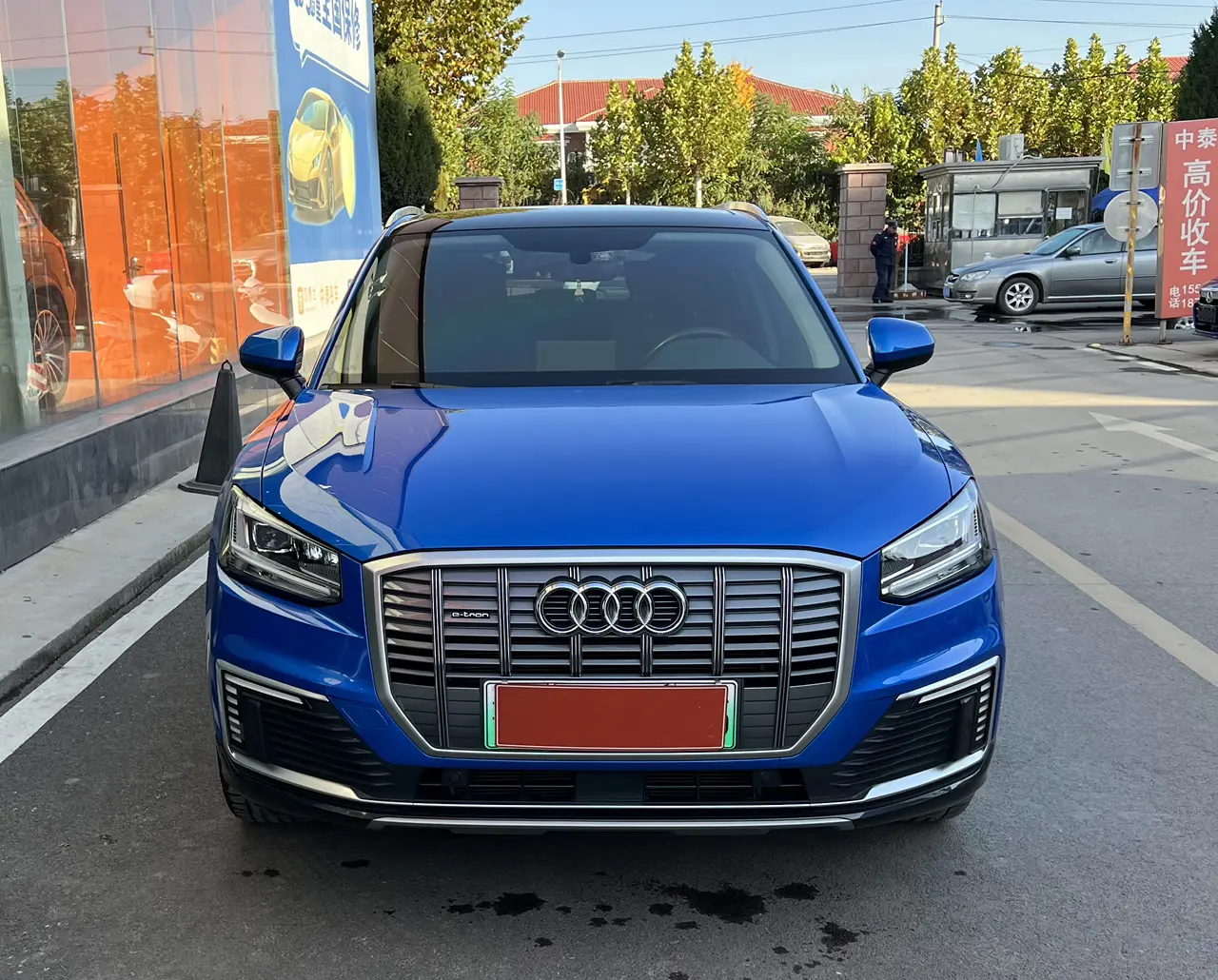 Audi Q2L e-tron  из Китая