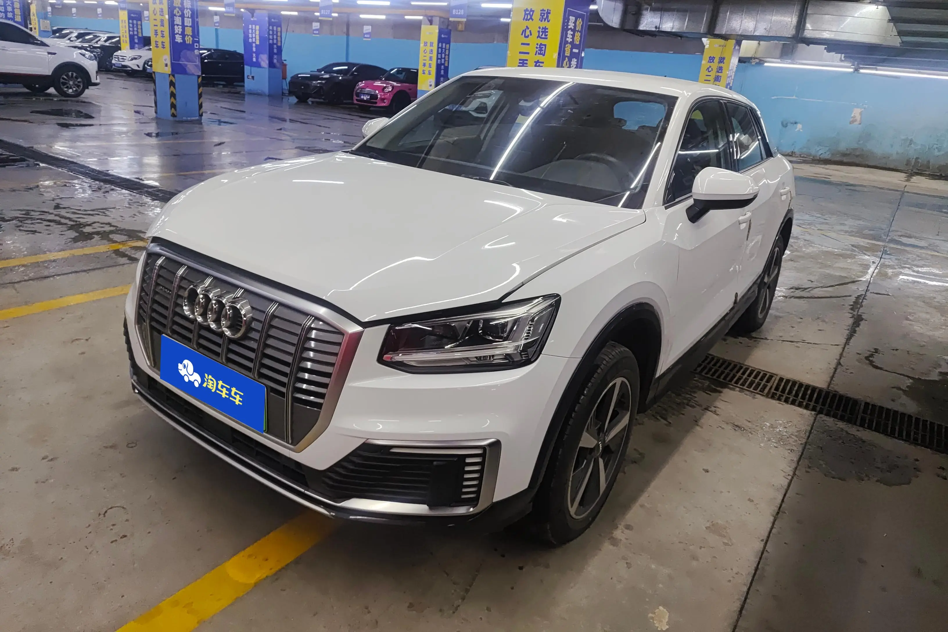 Audi Q2L e-tron  из Китая