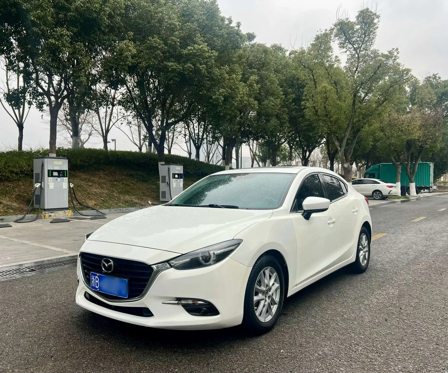 Mazda Axela (Mazda3)  из Китая