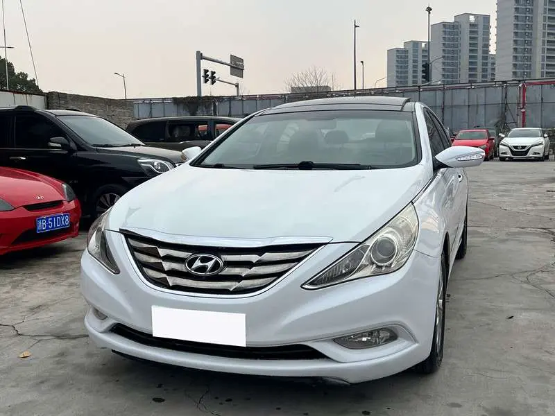 Hyundai Sonata eight