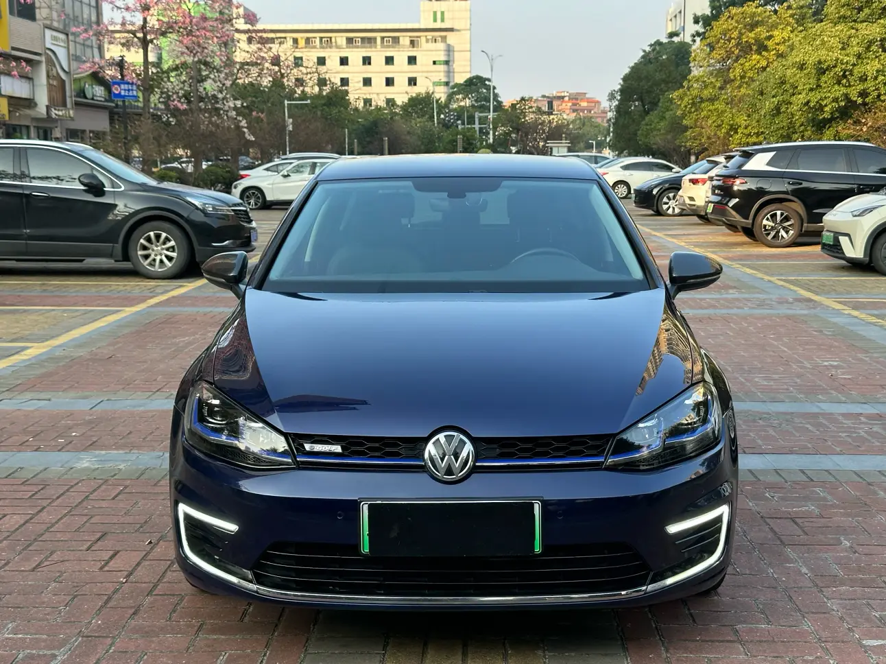Volkswagen E-Golf  из Китая