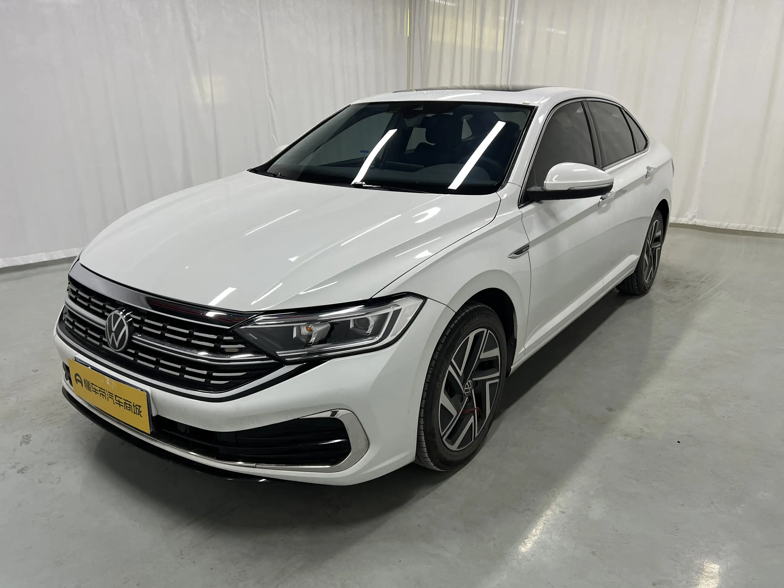 Volkswagen Sagitar  из Китая