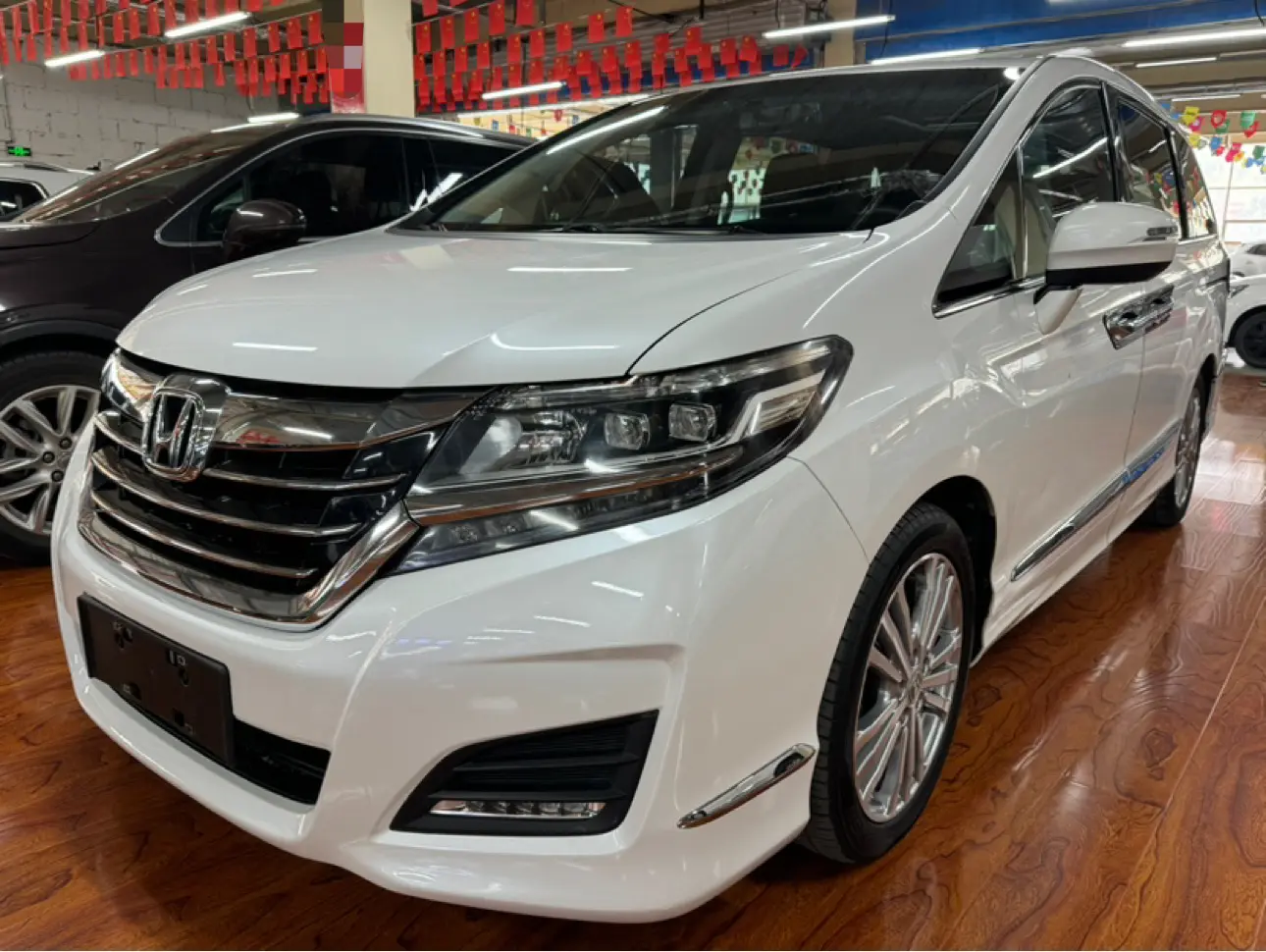 Honda Elysion (Alison)  из Китая