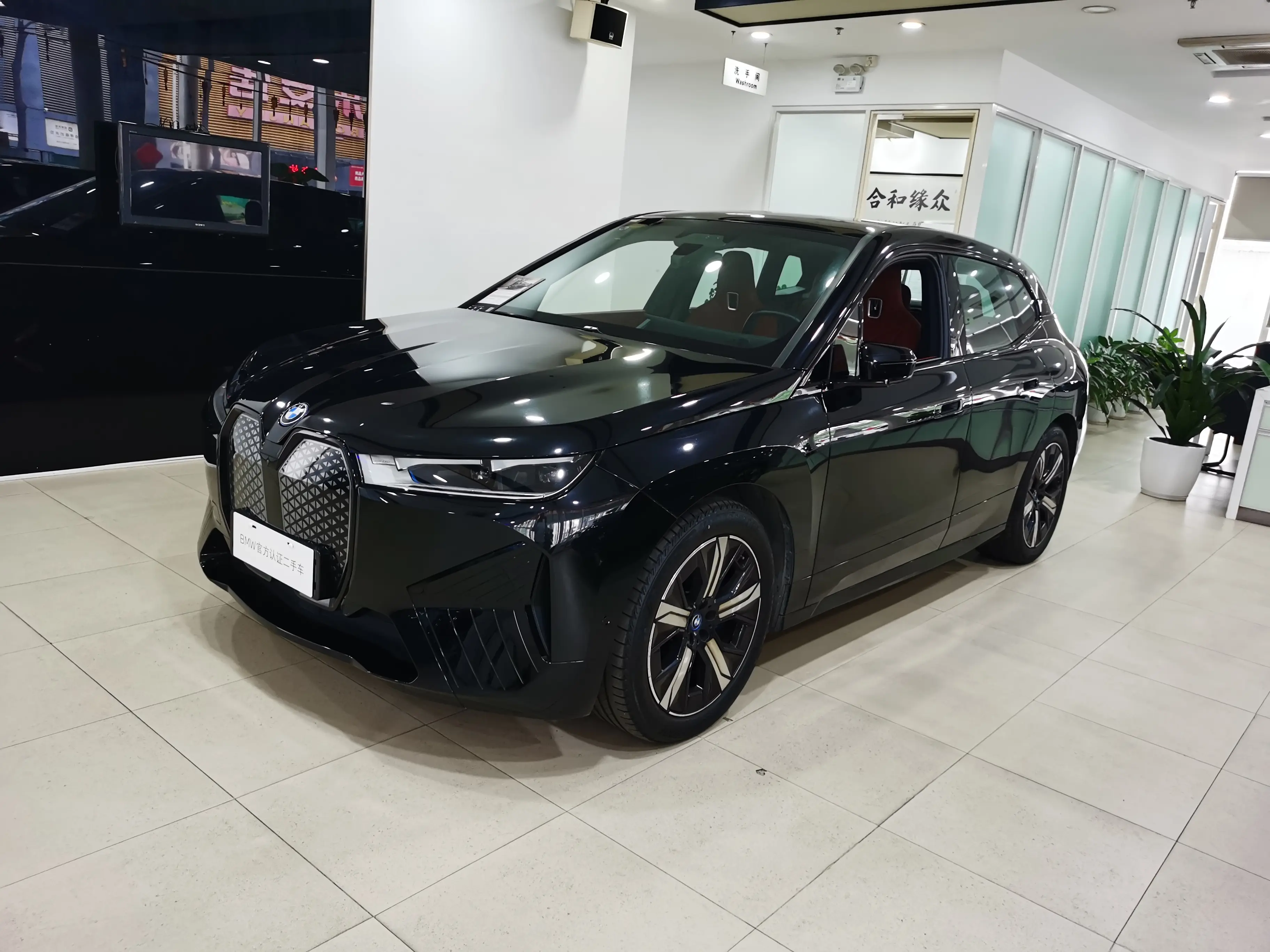 BMW iX  из Китая