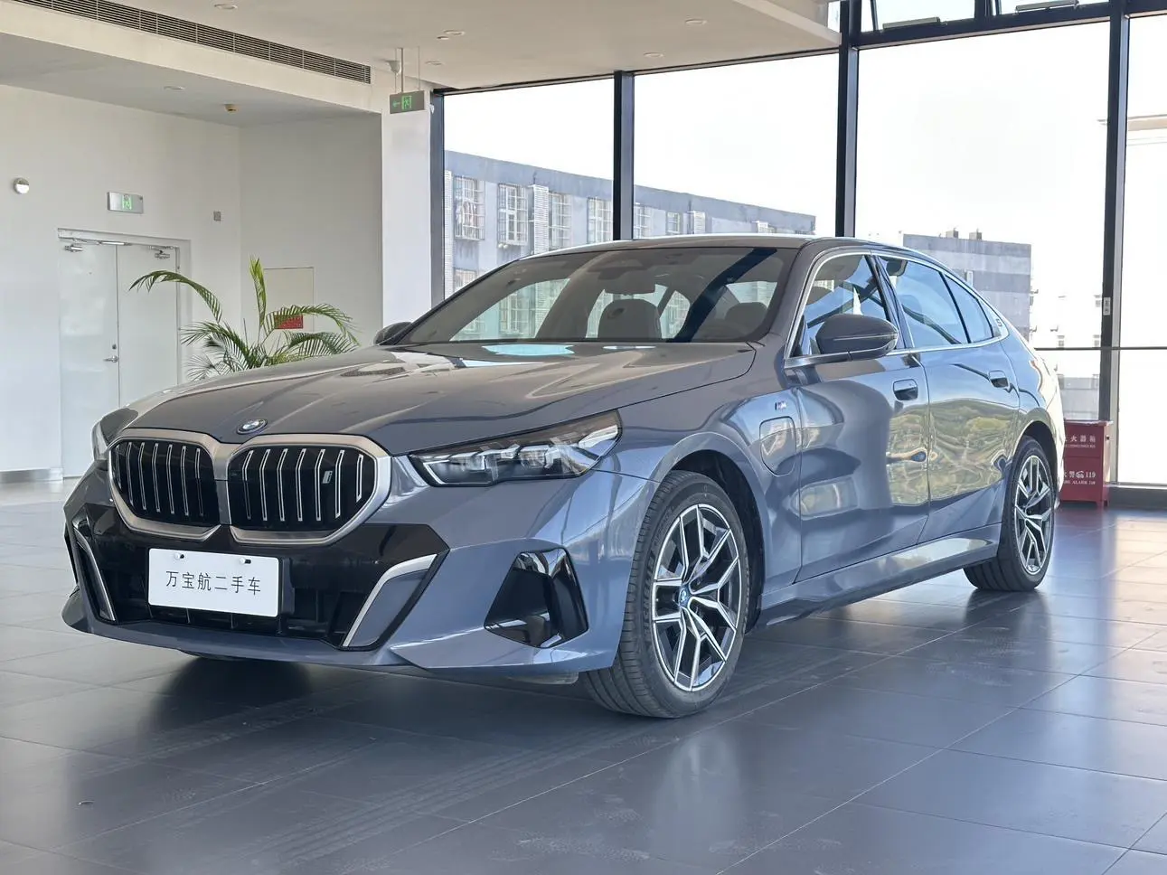 BMW i5  из Китая