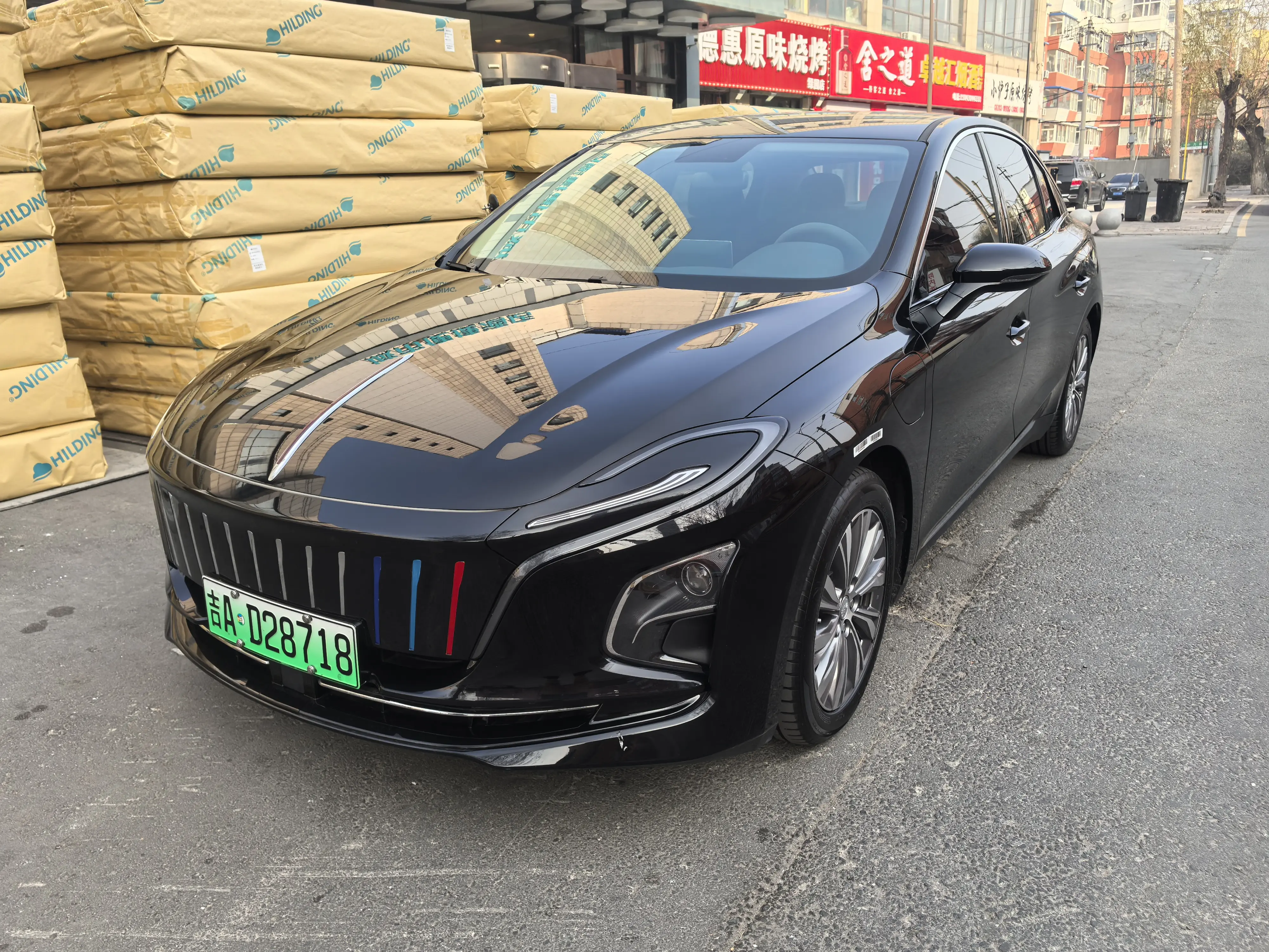 Hongqi E-QM5  из Китая