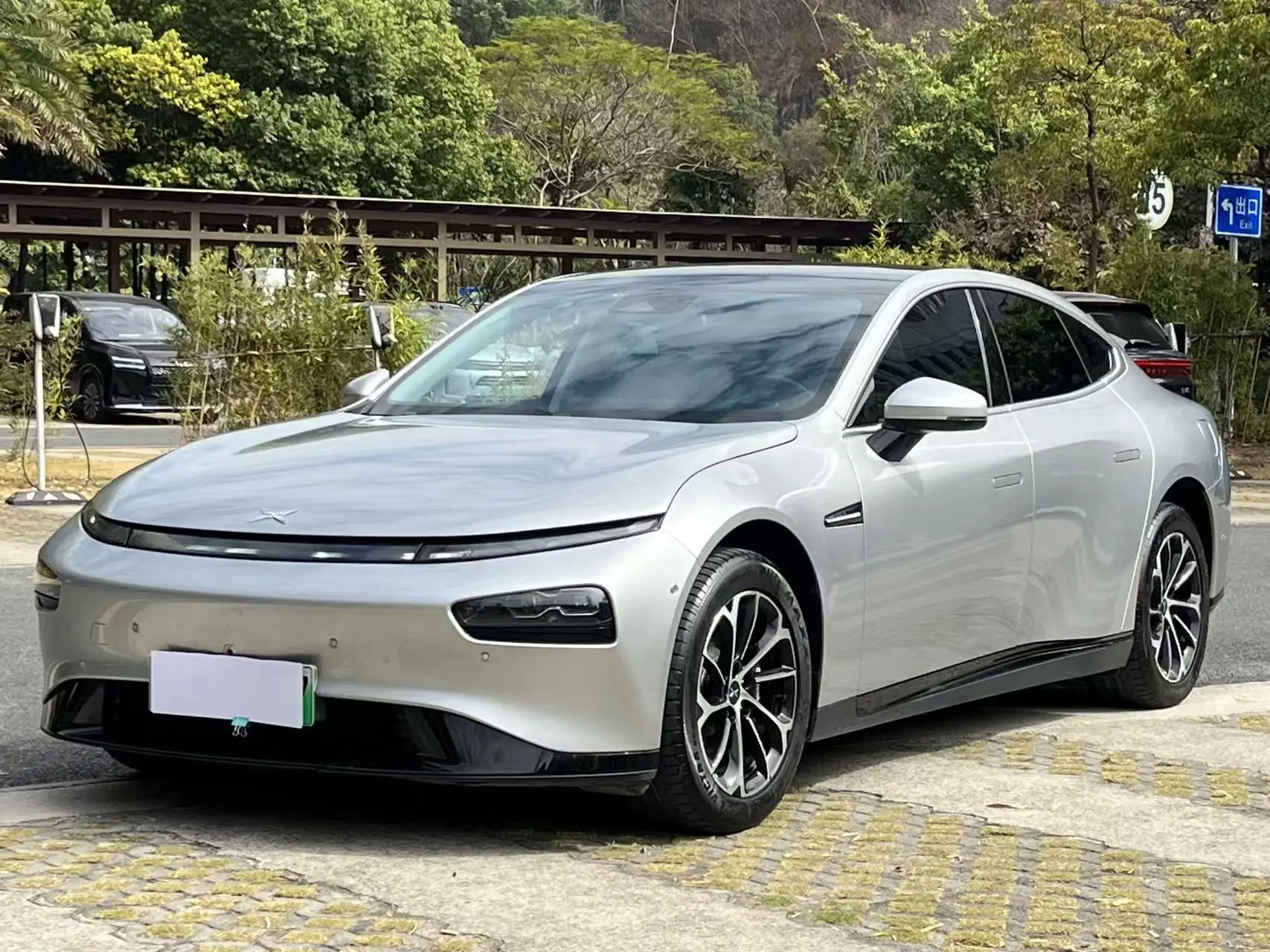 Xpeng P7  из Китая