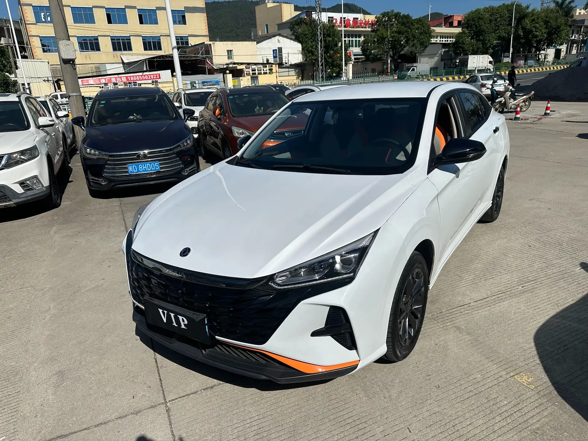 Dongfeng Yixuan  из Китая