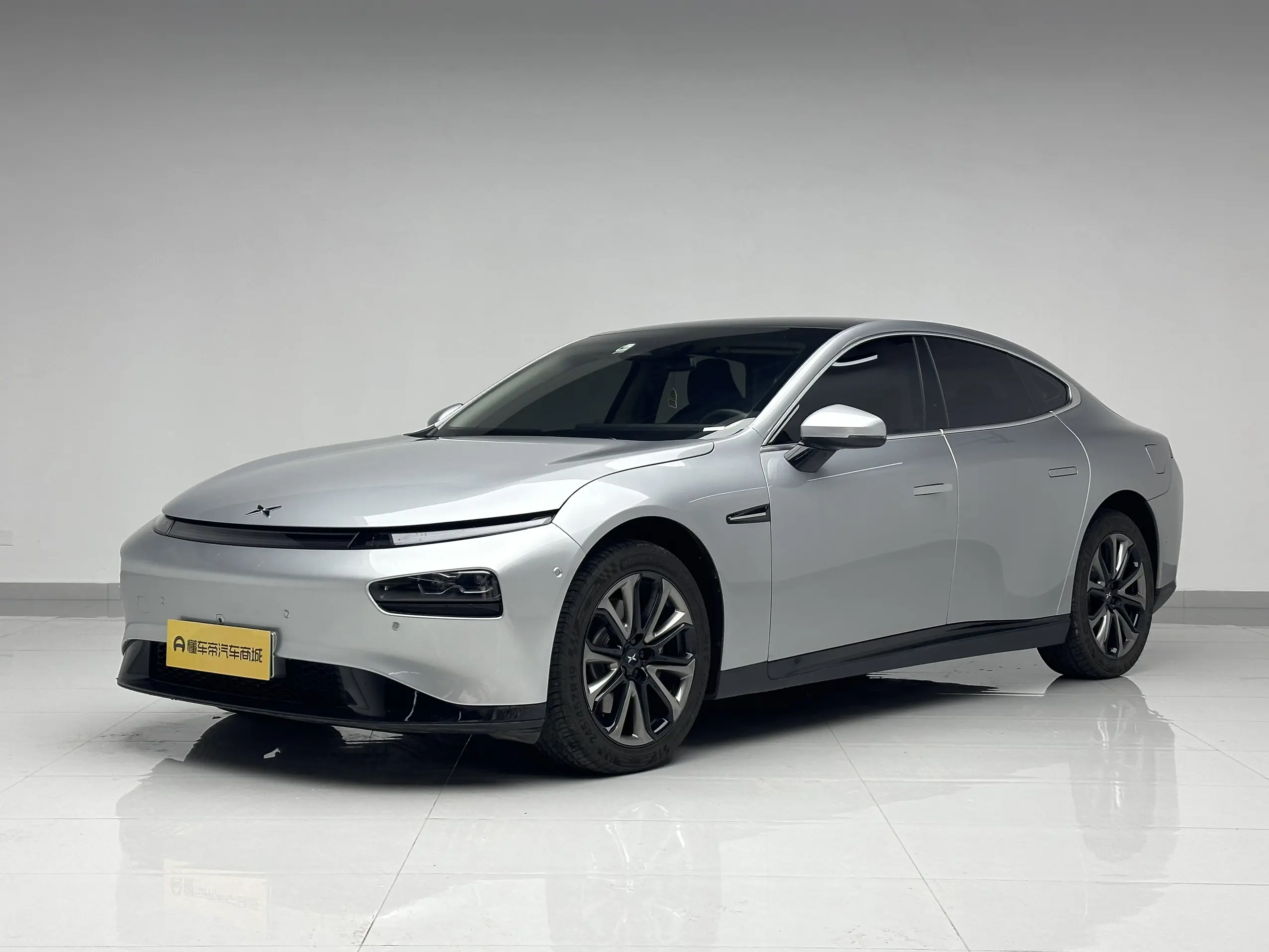 Xpeng P7  из Китая