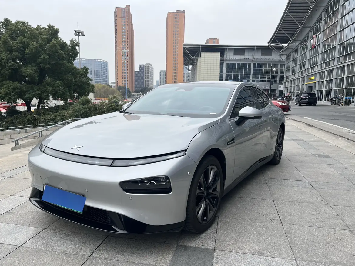 Xpeng P7  из Китая
