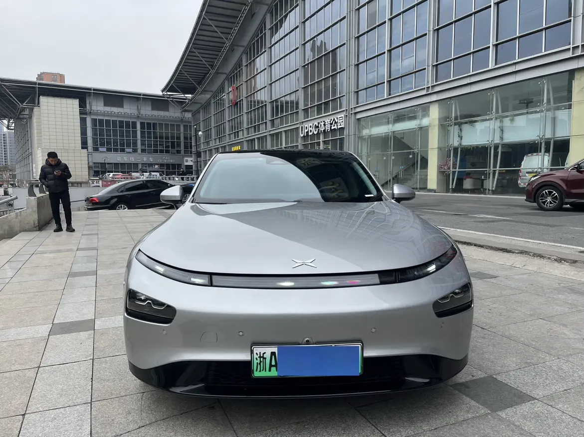 Xpeng P7  из Китая