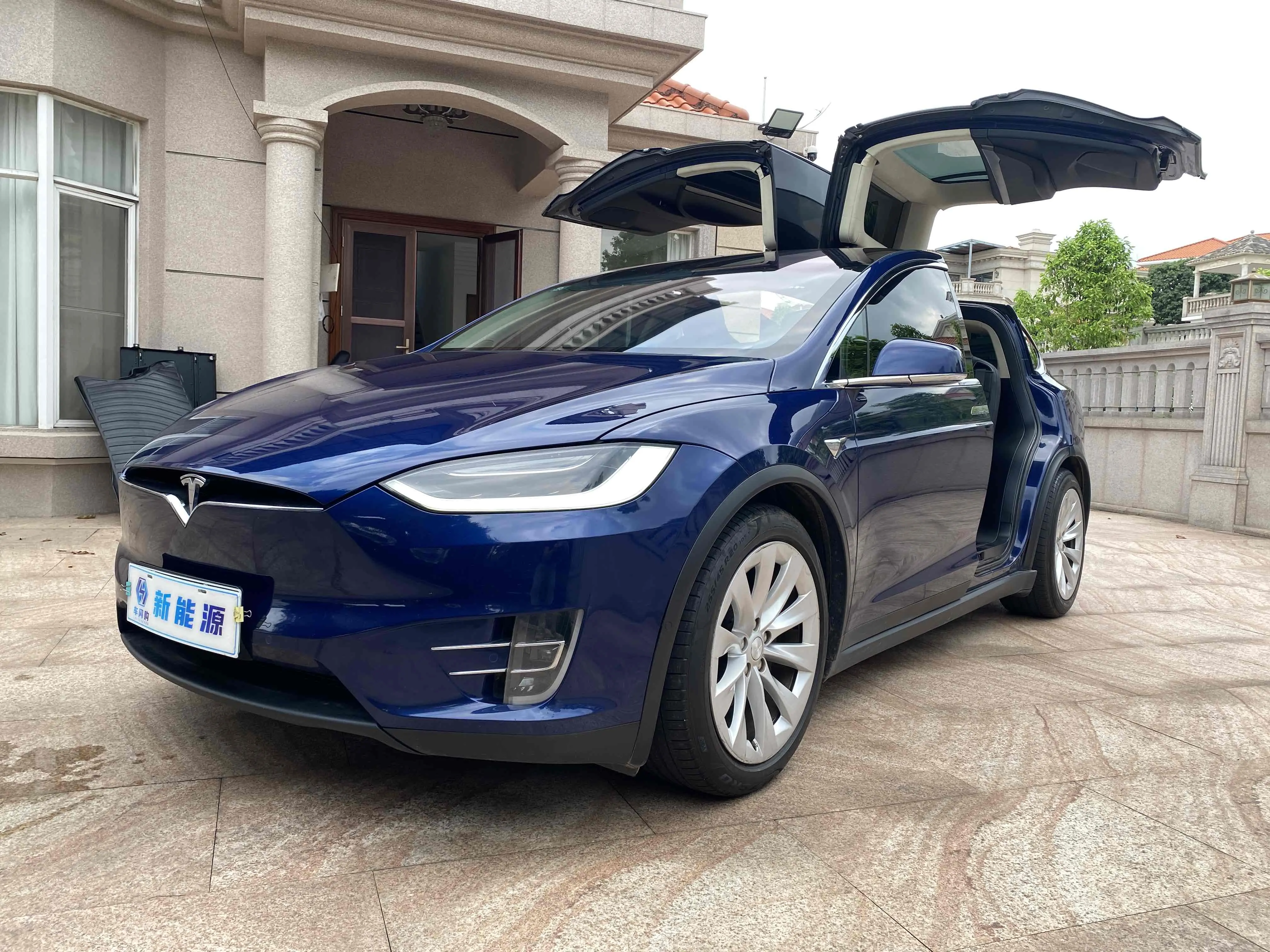 Tesla Model X  из Китая