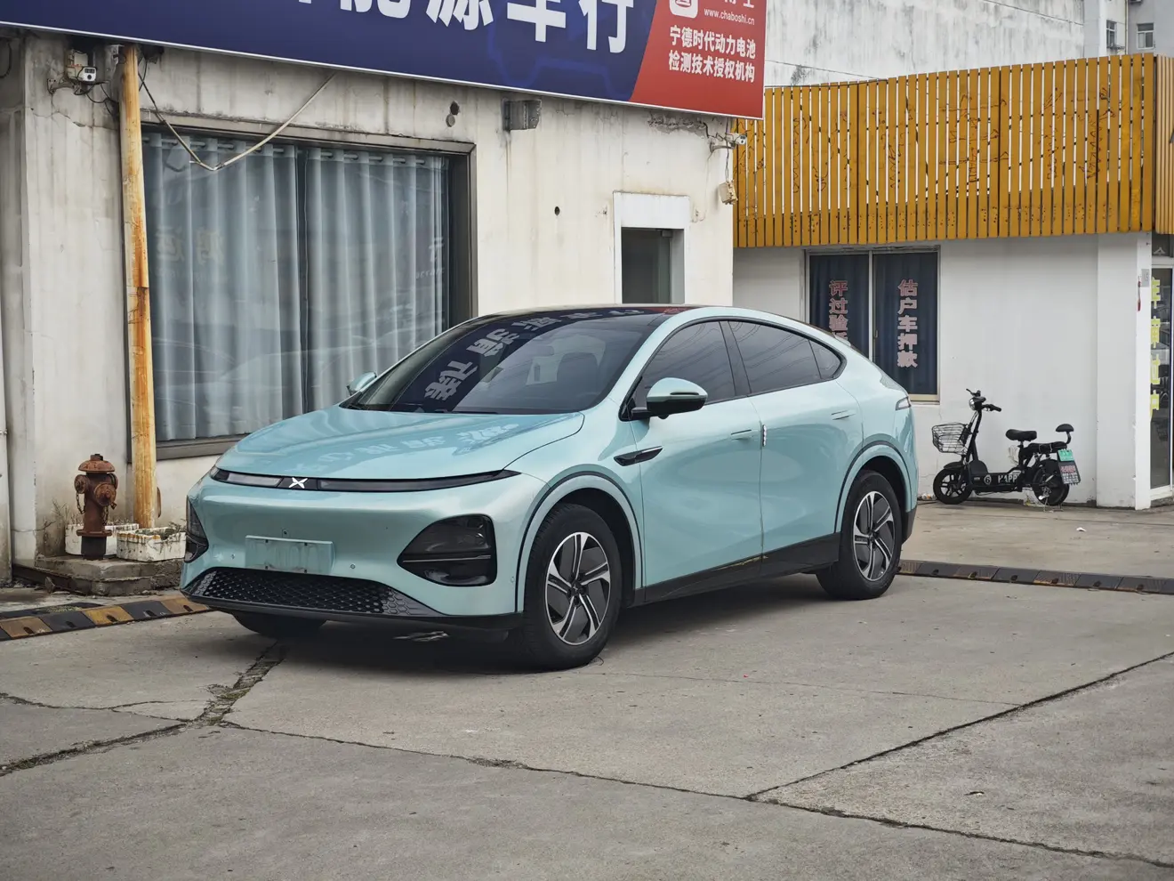 Xpeng G6  из Китая