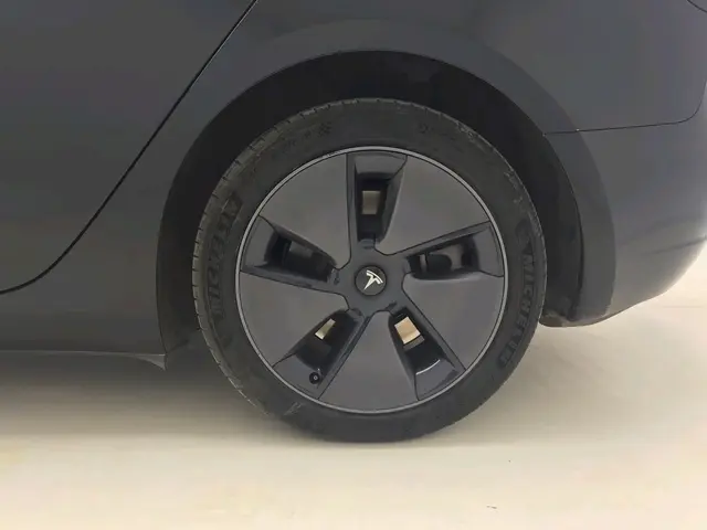 Tesla Model 3  из Китая