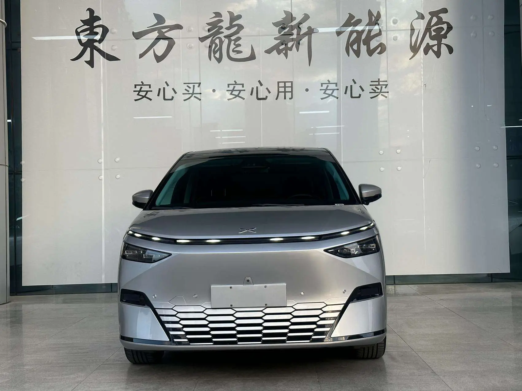 Xpeng X9  из Китая