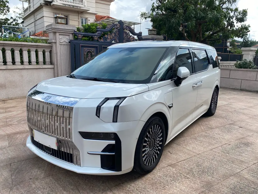 ZEEKR 009  из Китая