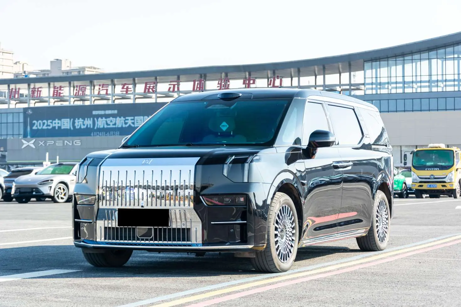 ZEEKR 009  из Китая