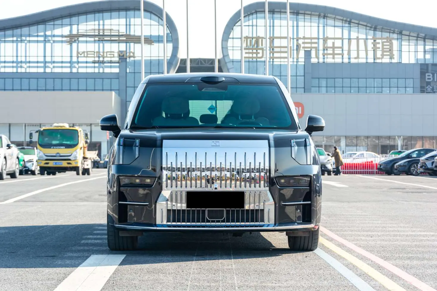 ZEEKR 009  из Китая