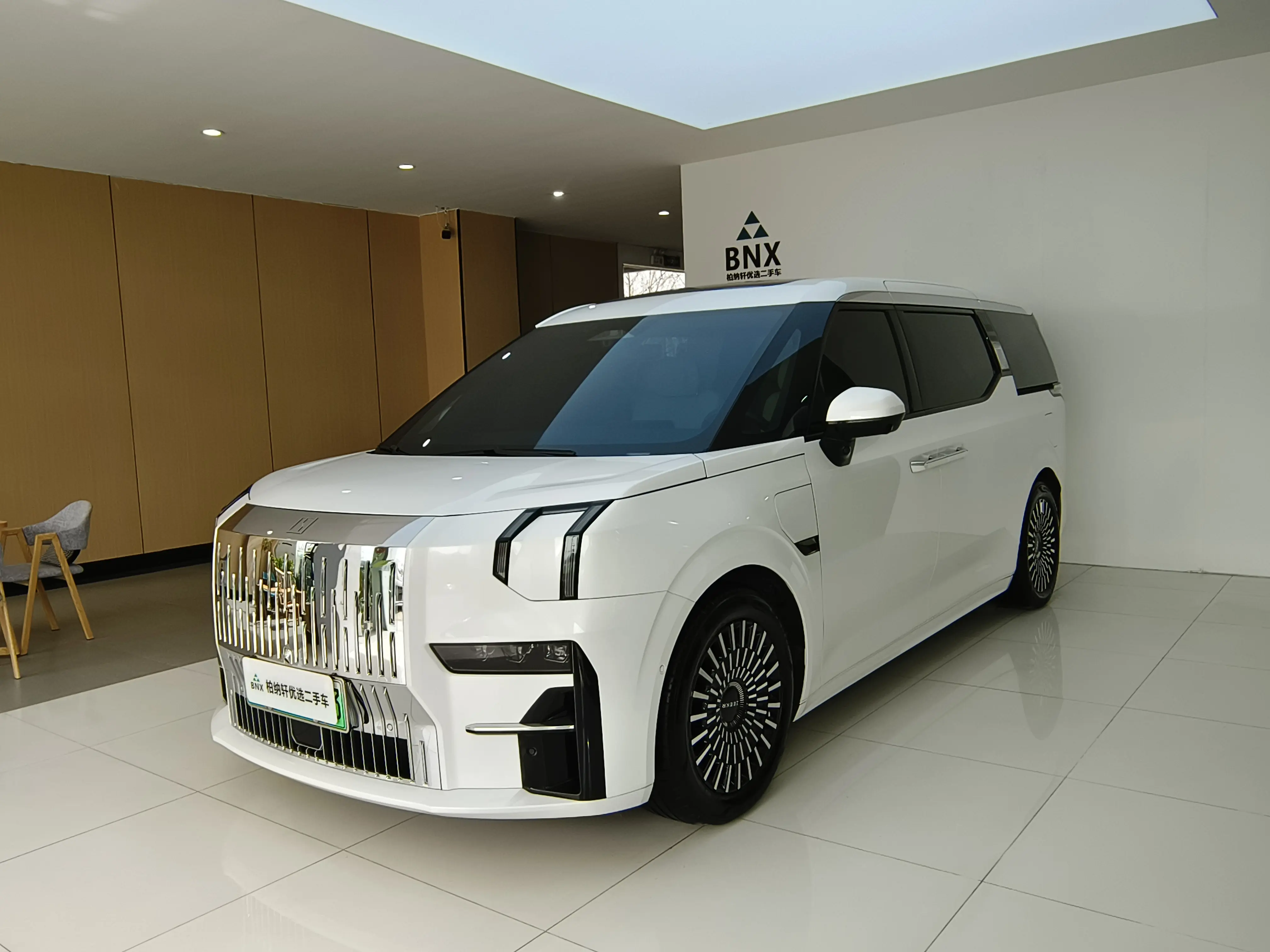 ZEEKR 009  из Китая