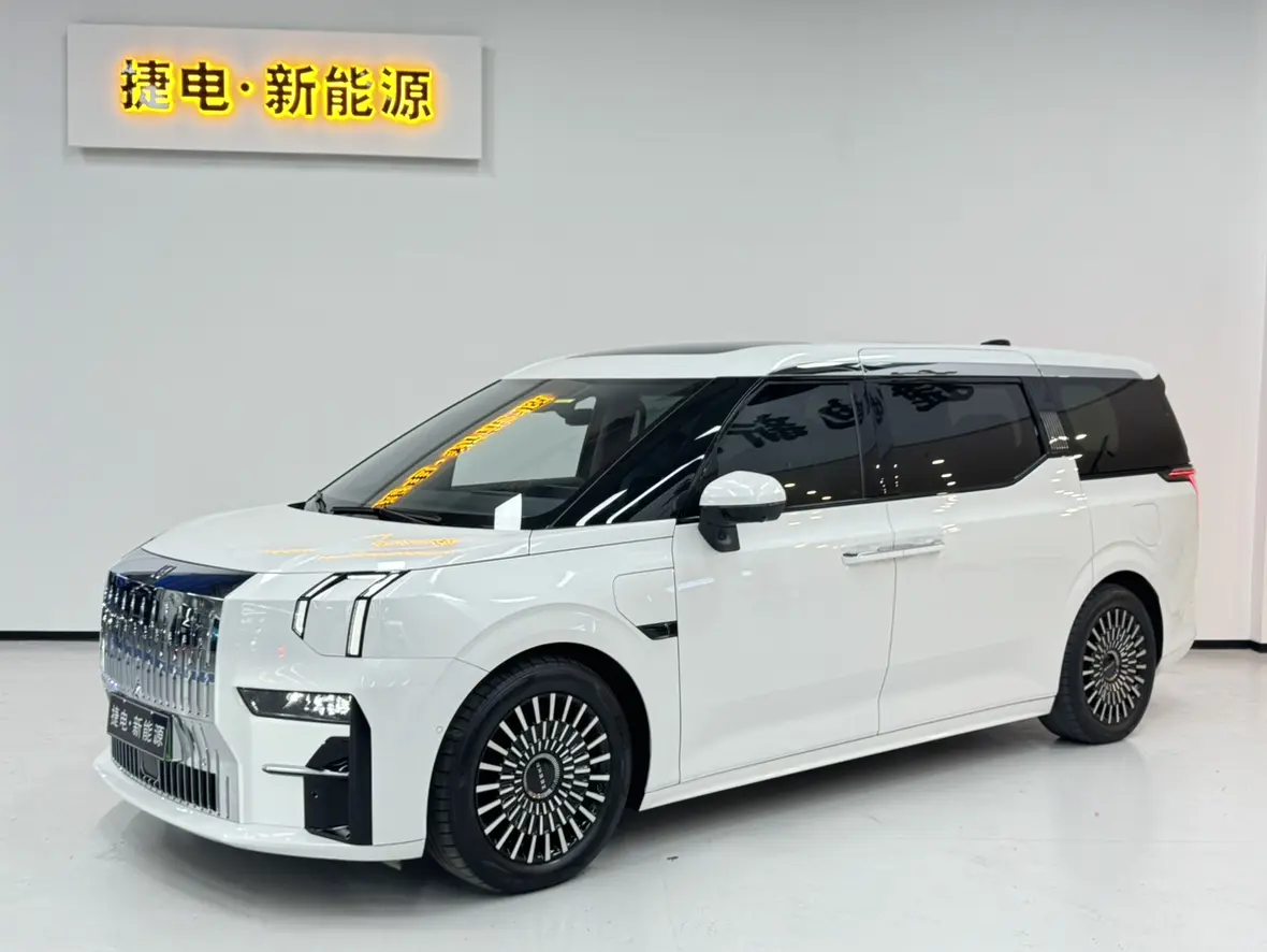 ZEEKR 009  из Китая