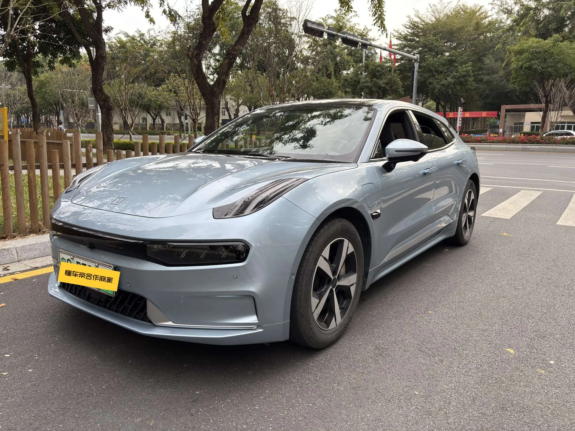 ZEEKR 001  из Китая