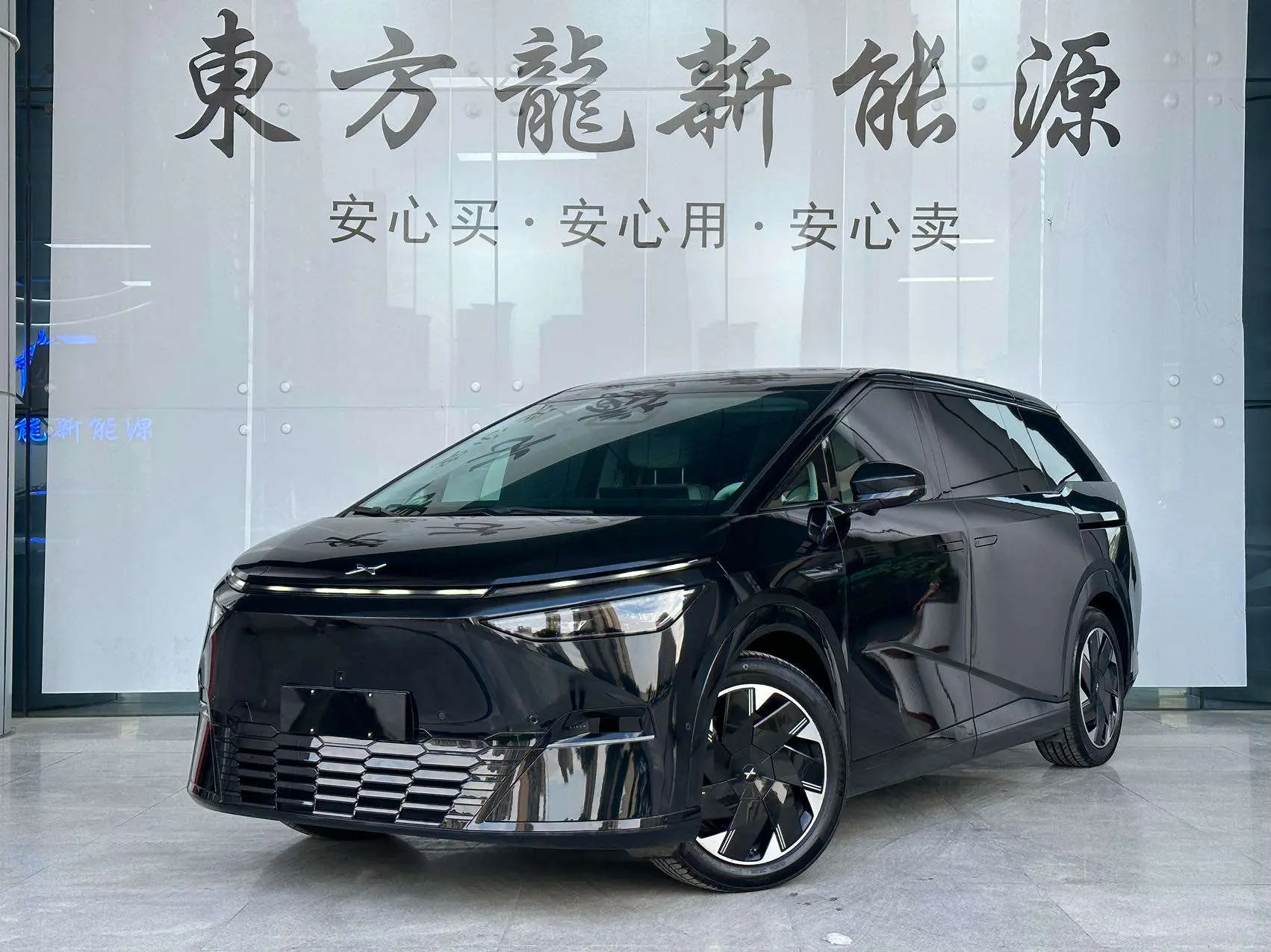 Xpeng X9  из Китая