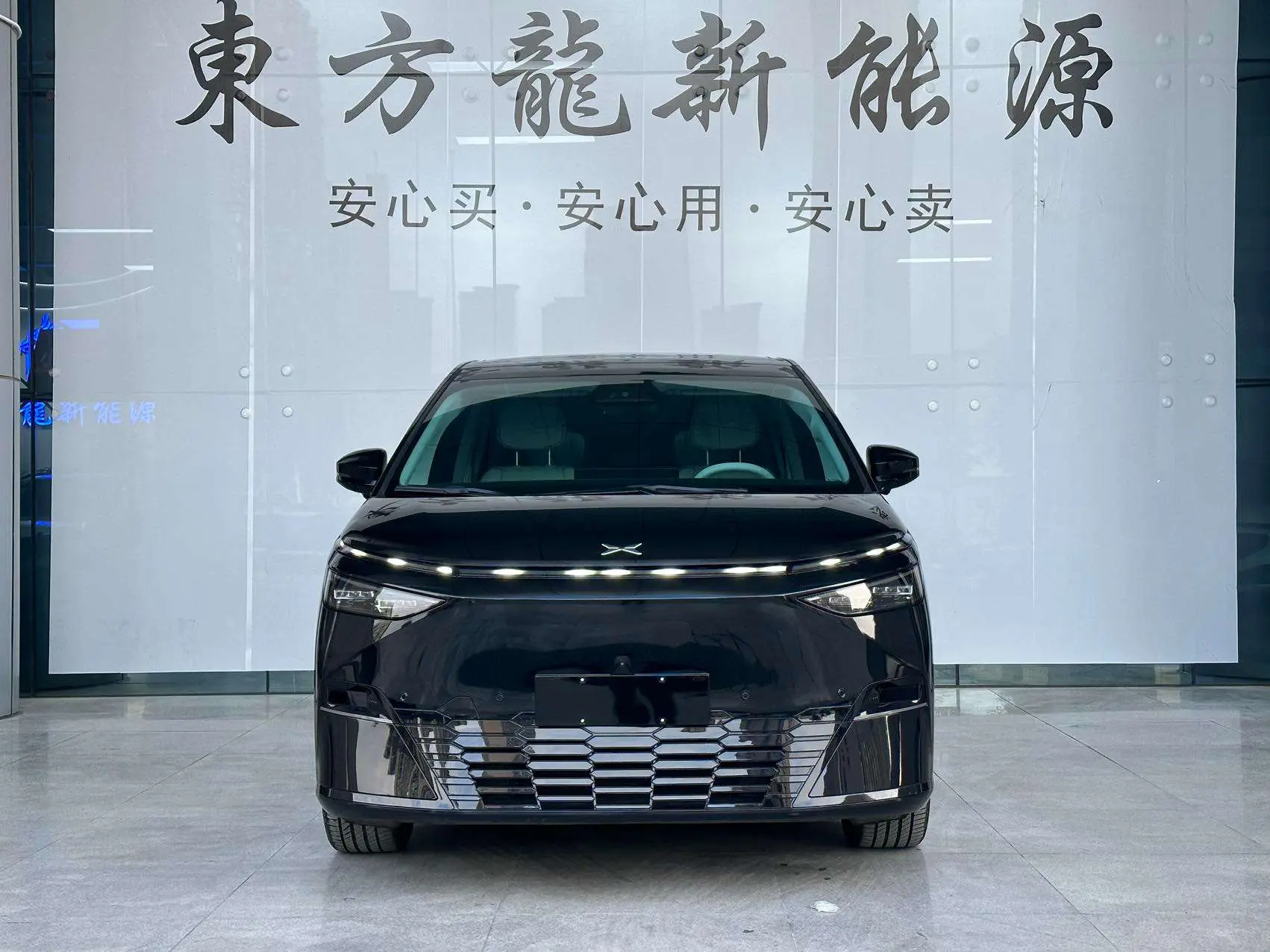 Xpeng X9  из Китая