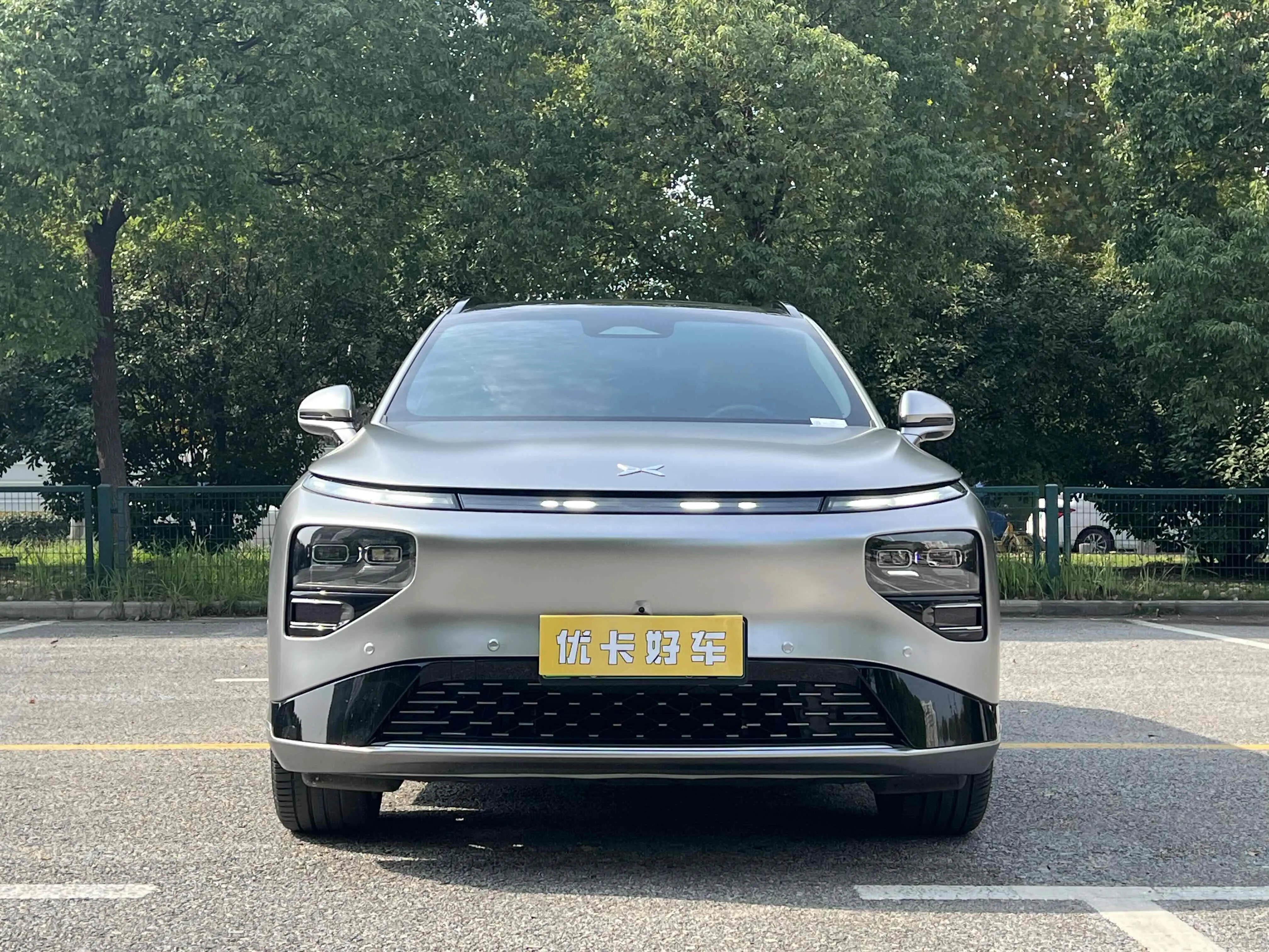 Xpeng G9  из Китая