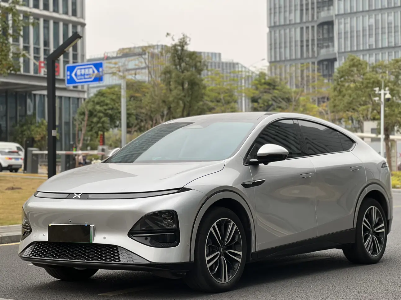 Xpeng G6  из Китая