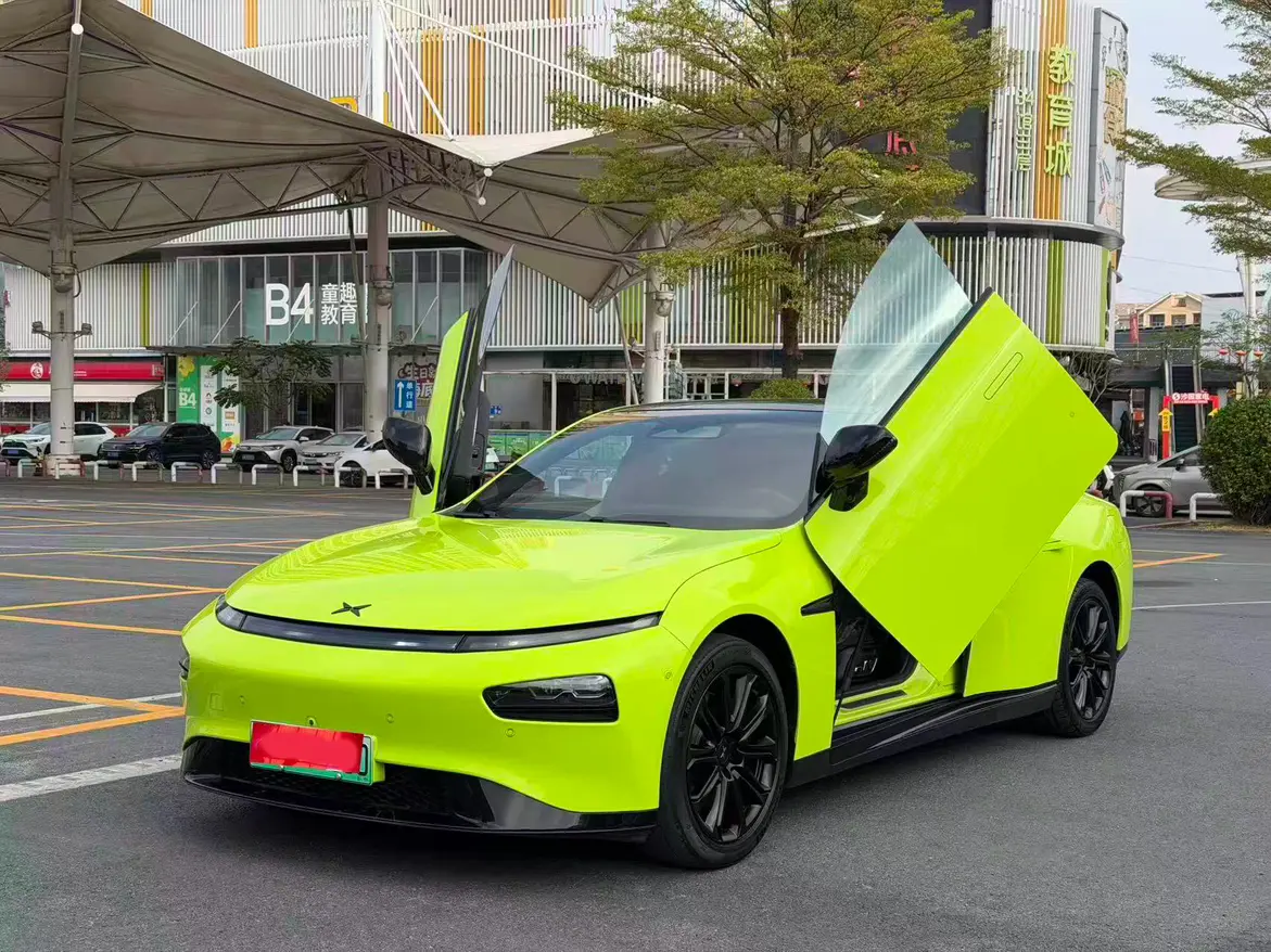 Xpeng P7  из Китая