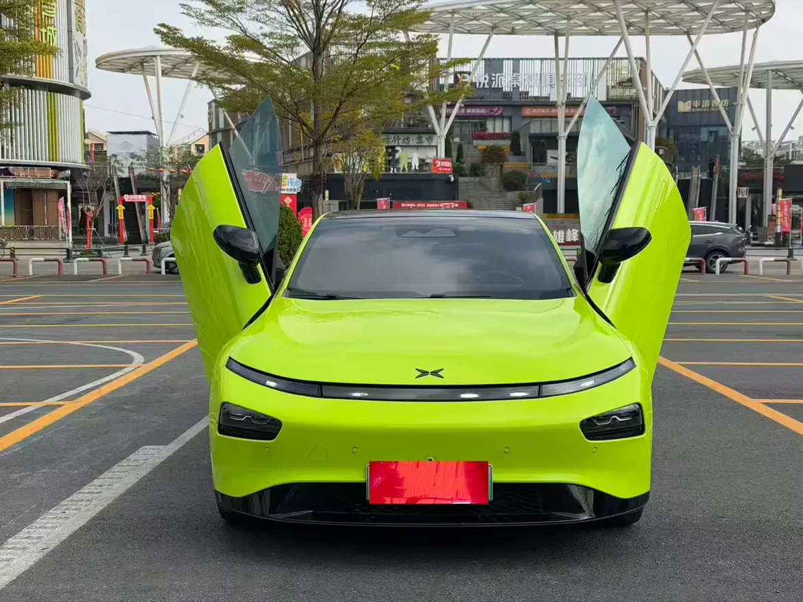 Xpeng P7  из Китая