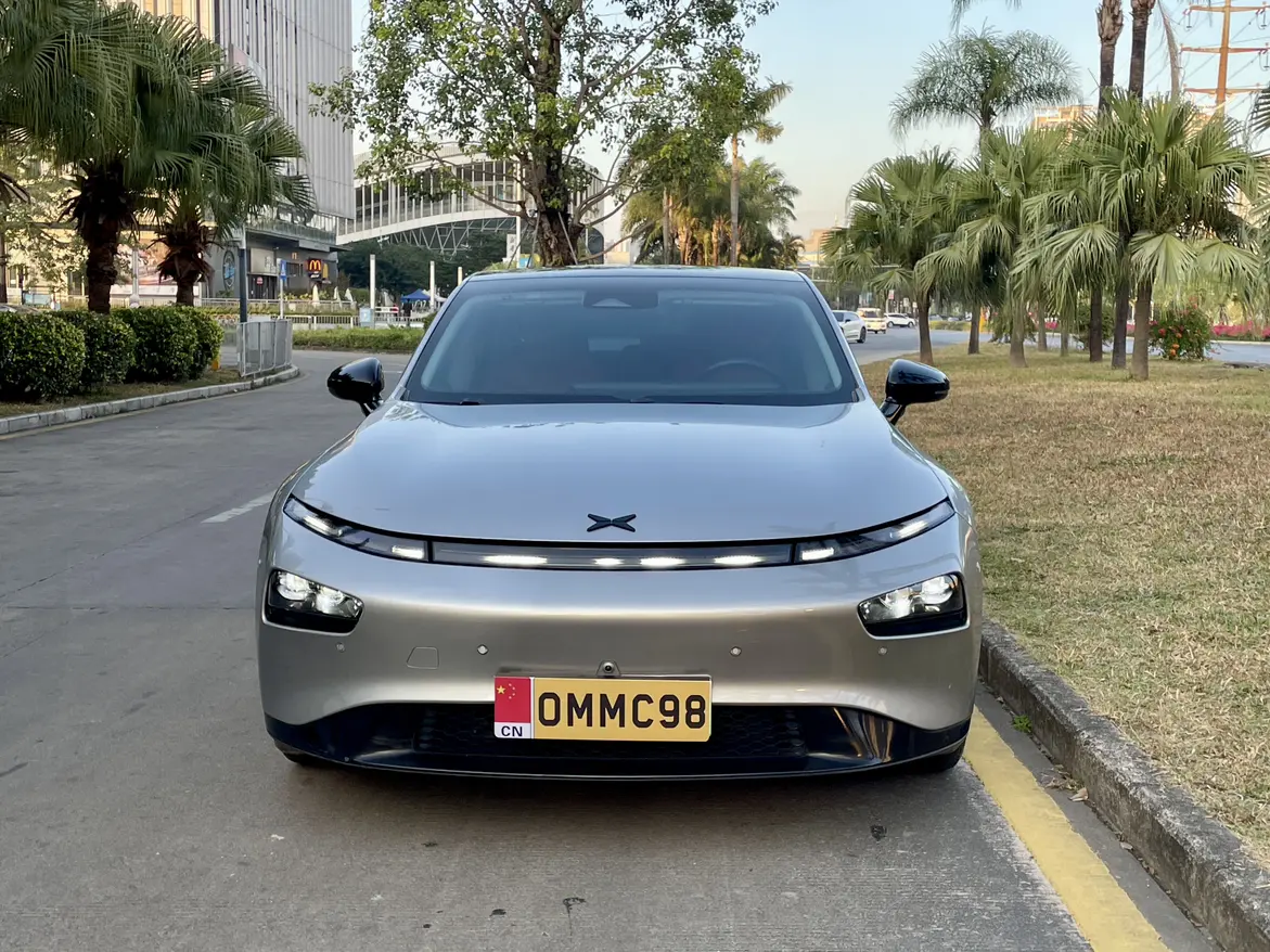 Xpeng P7  из Китая