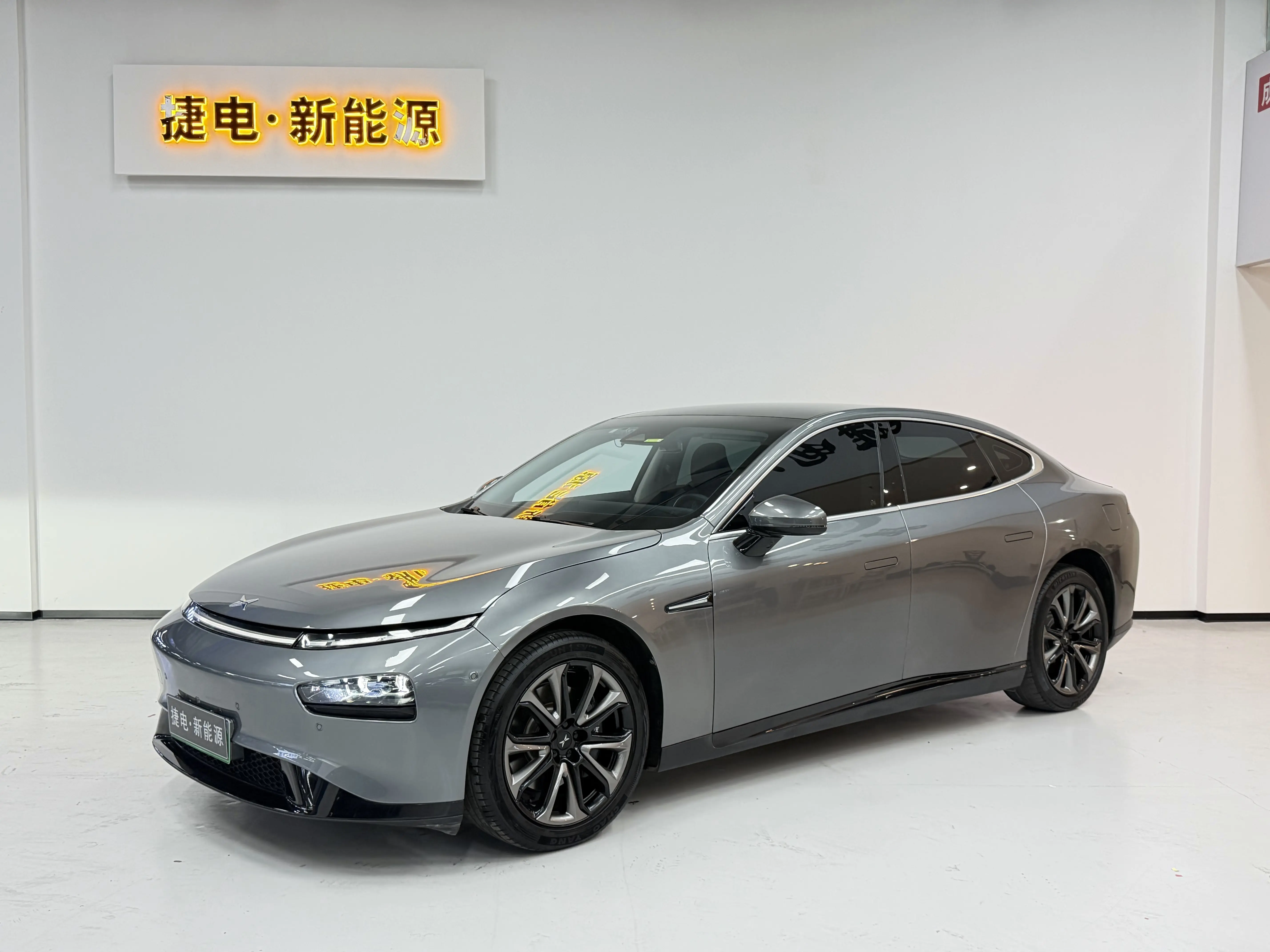 Xpeng P7  из Китая