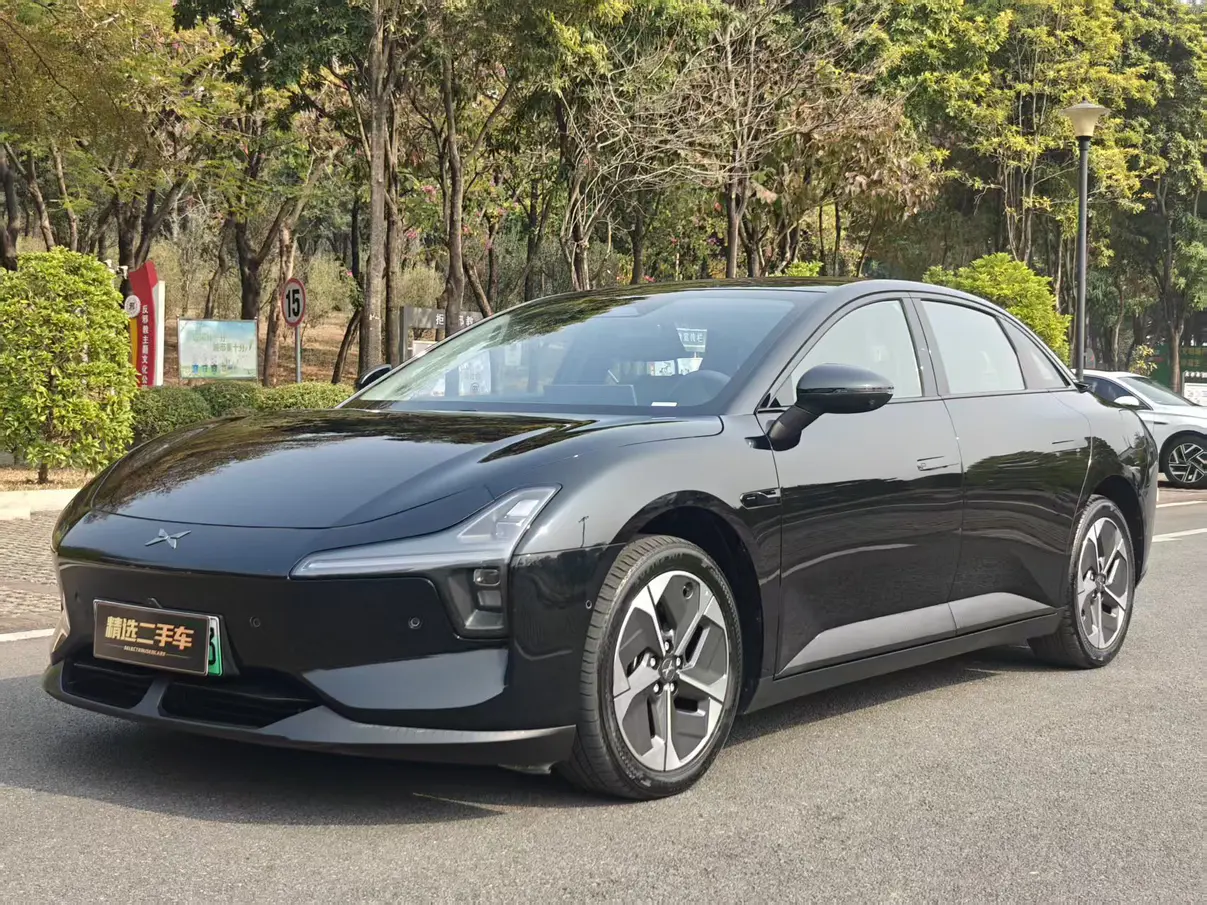 Xpeng Xiaopeng MONA M03  из Китая