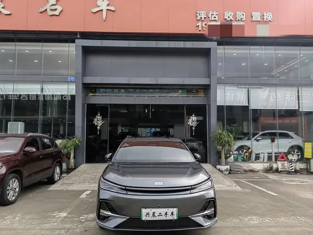 Geely Galaxy A7 PHEV  из Китая