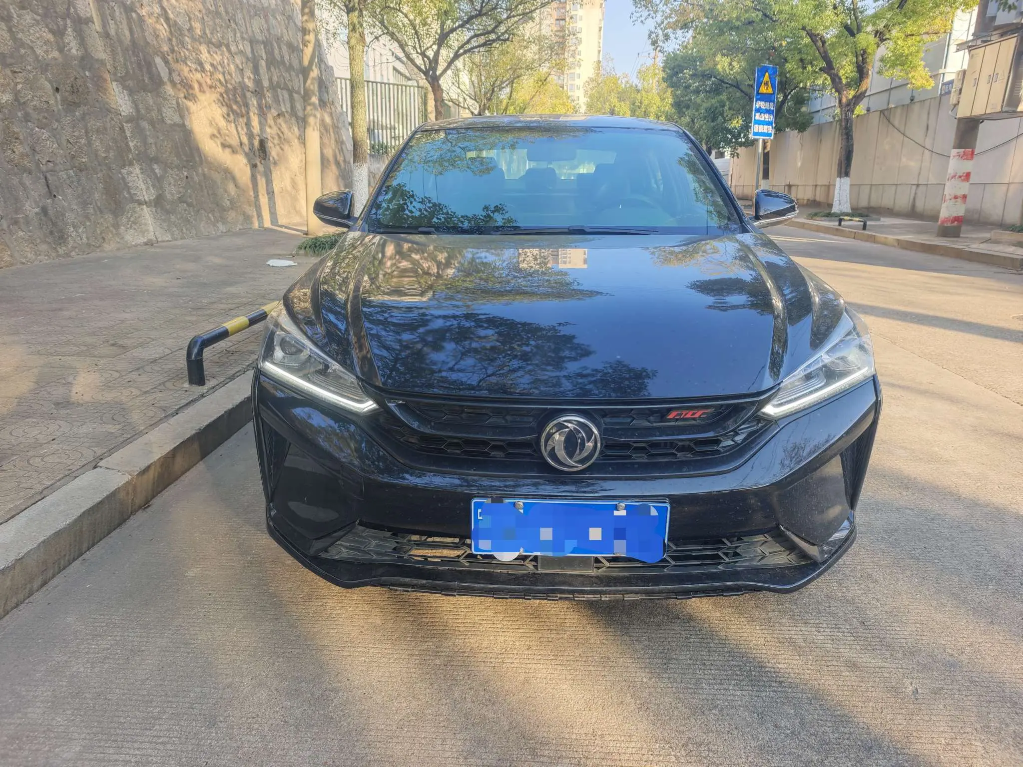 Dongfeng Yixuan  из Китая