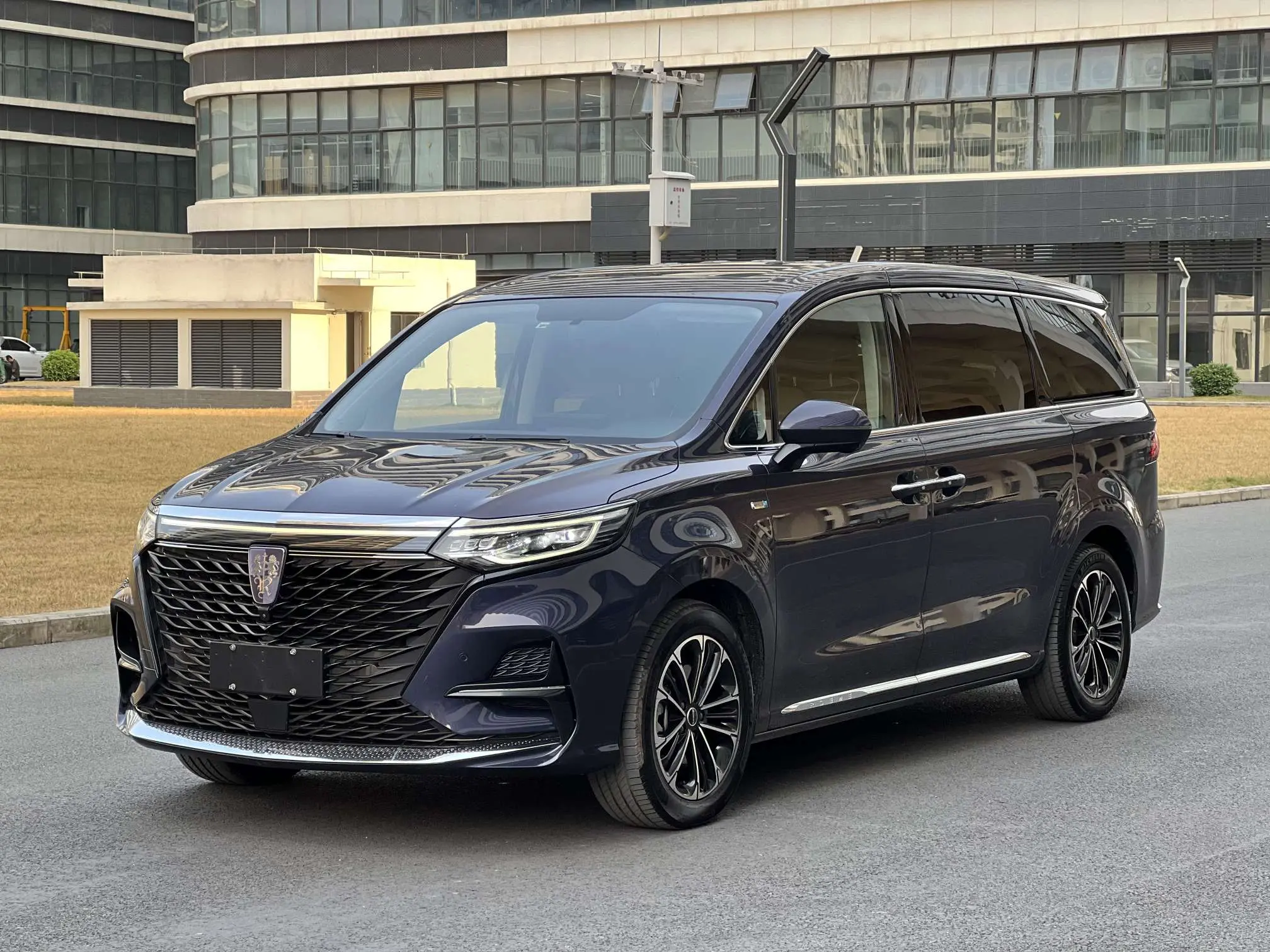 Roewe iMAX8  из Китая