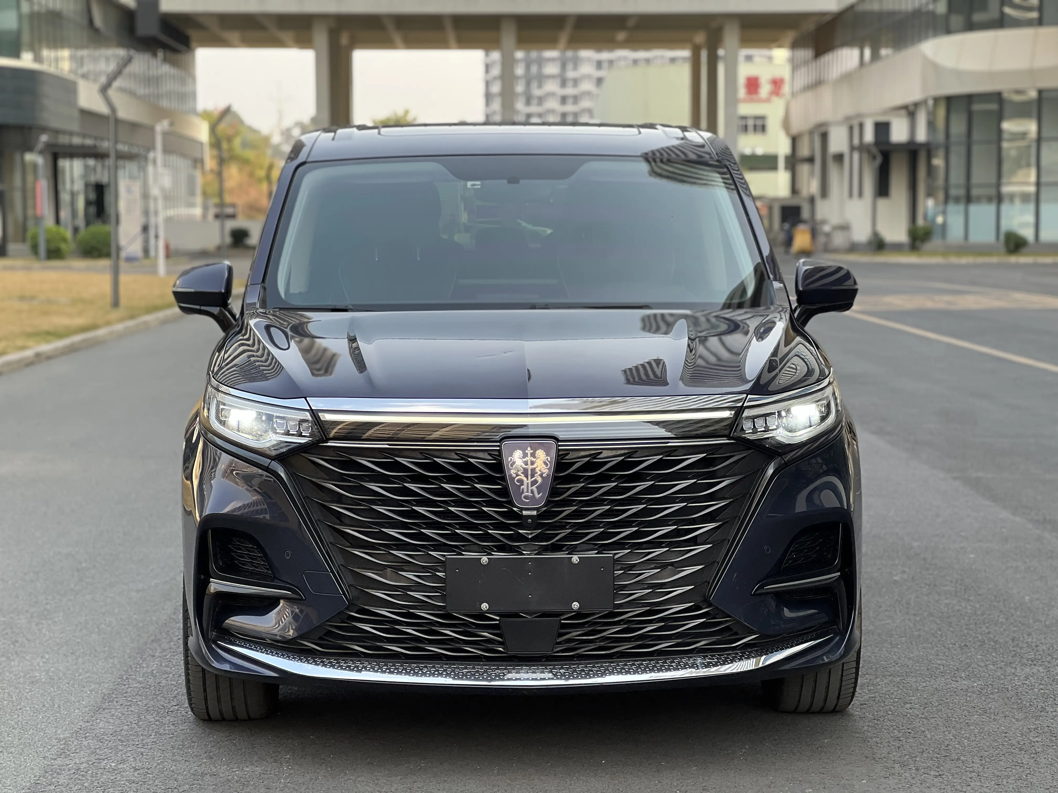 Roewe iMAX8  из Китая