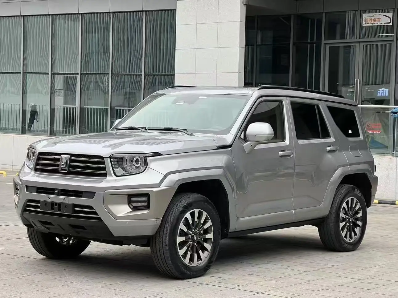 Tank 700 Hi4-T  из Китая