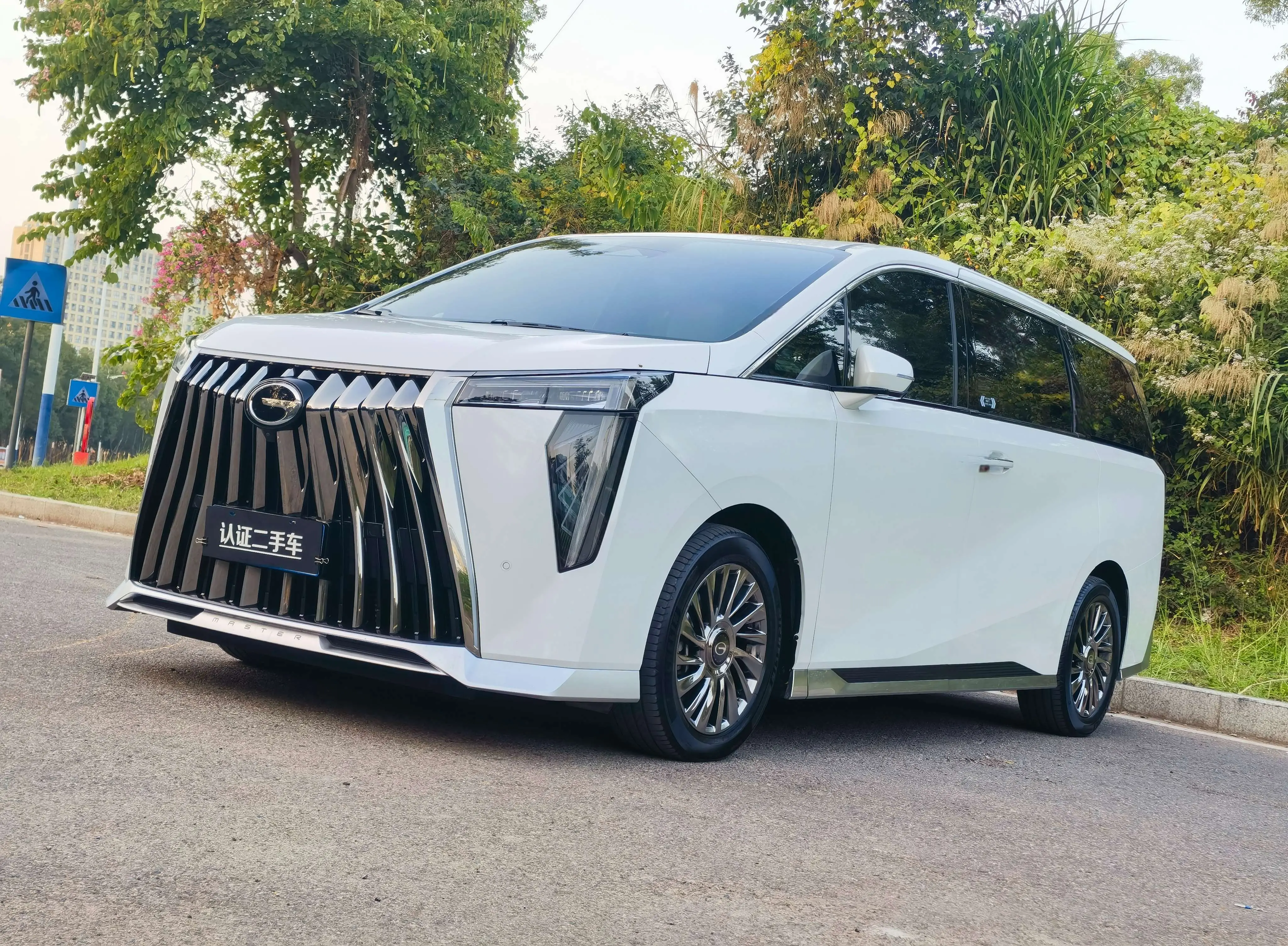 GAC Trumpchi M8  из Китая