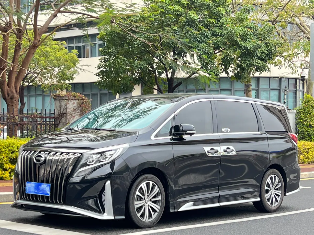 GAC Trumpchi M8  из Китая